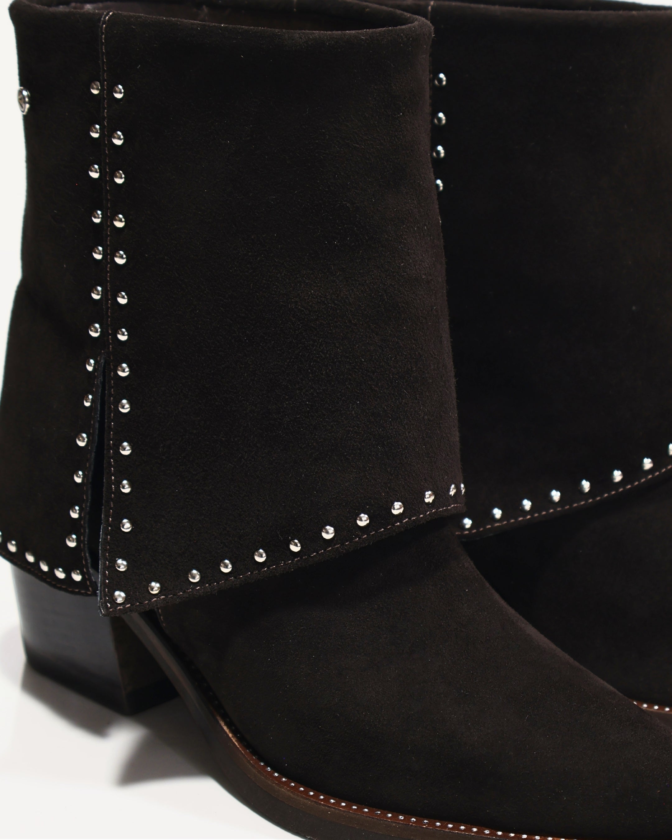Botines en Doble Capa de Cuero Gamuza con Taches Albania Chocolate - Antonina