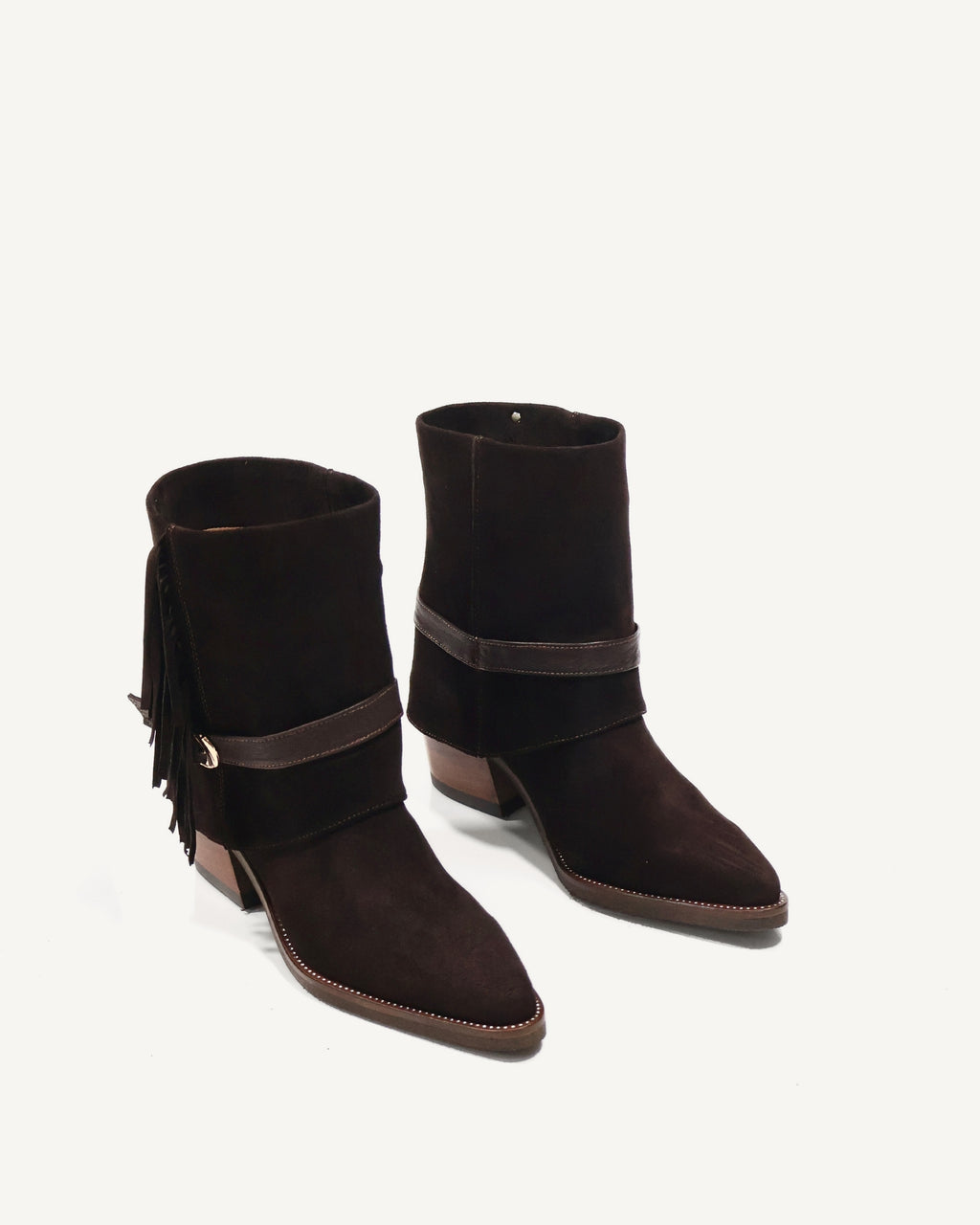 Botines en Doble Capa de Cuero Gamuza con Flecos y Correa Alina Chocolate - Antonina