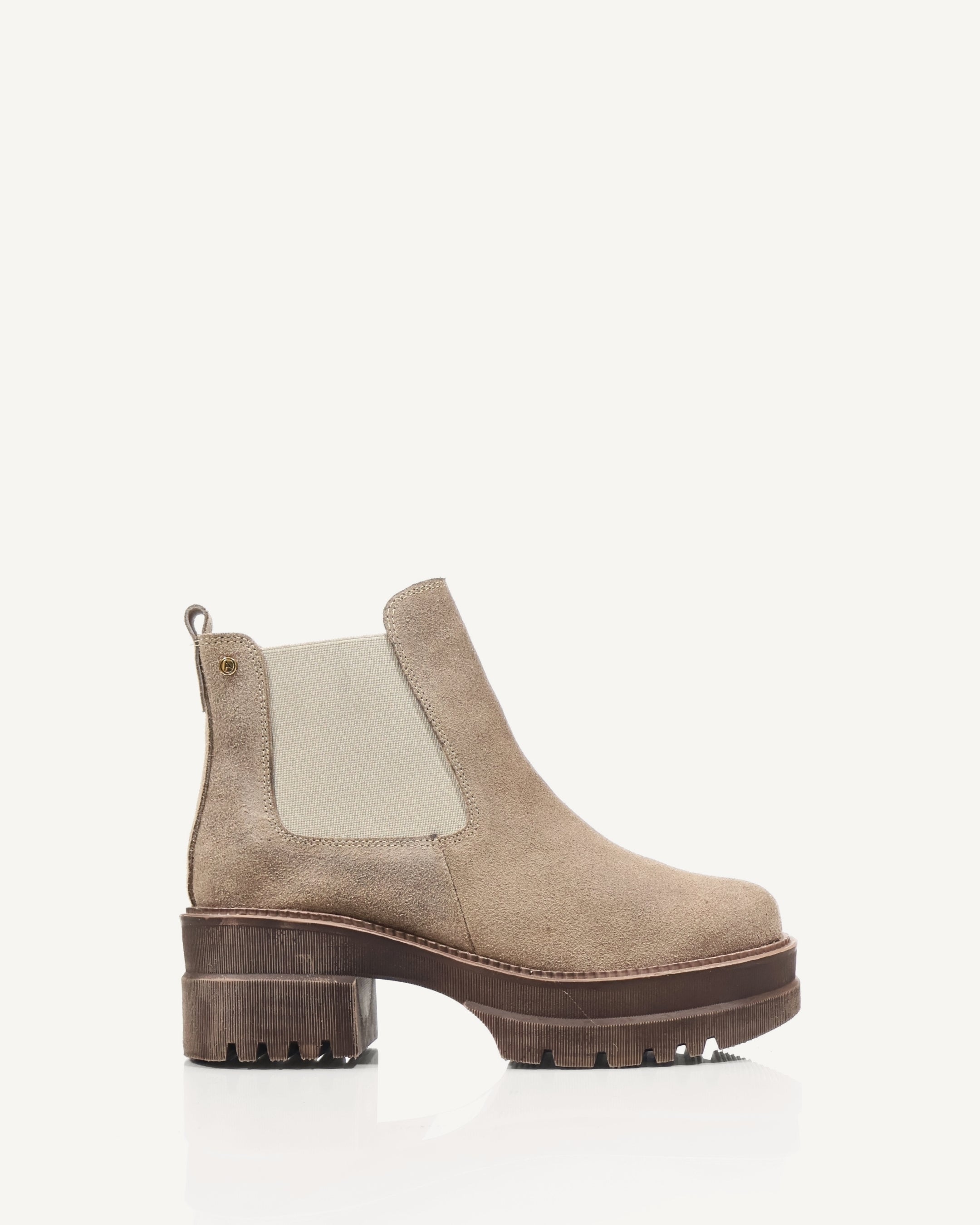 Botines en Cuero Carnaza Amalia Almendra