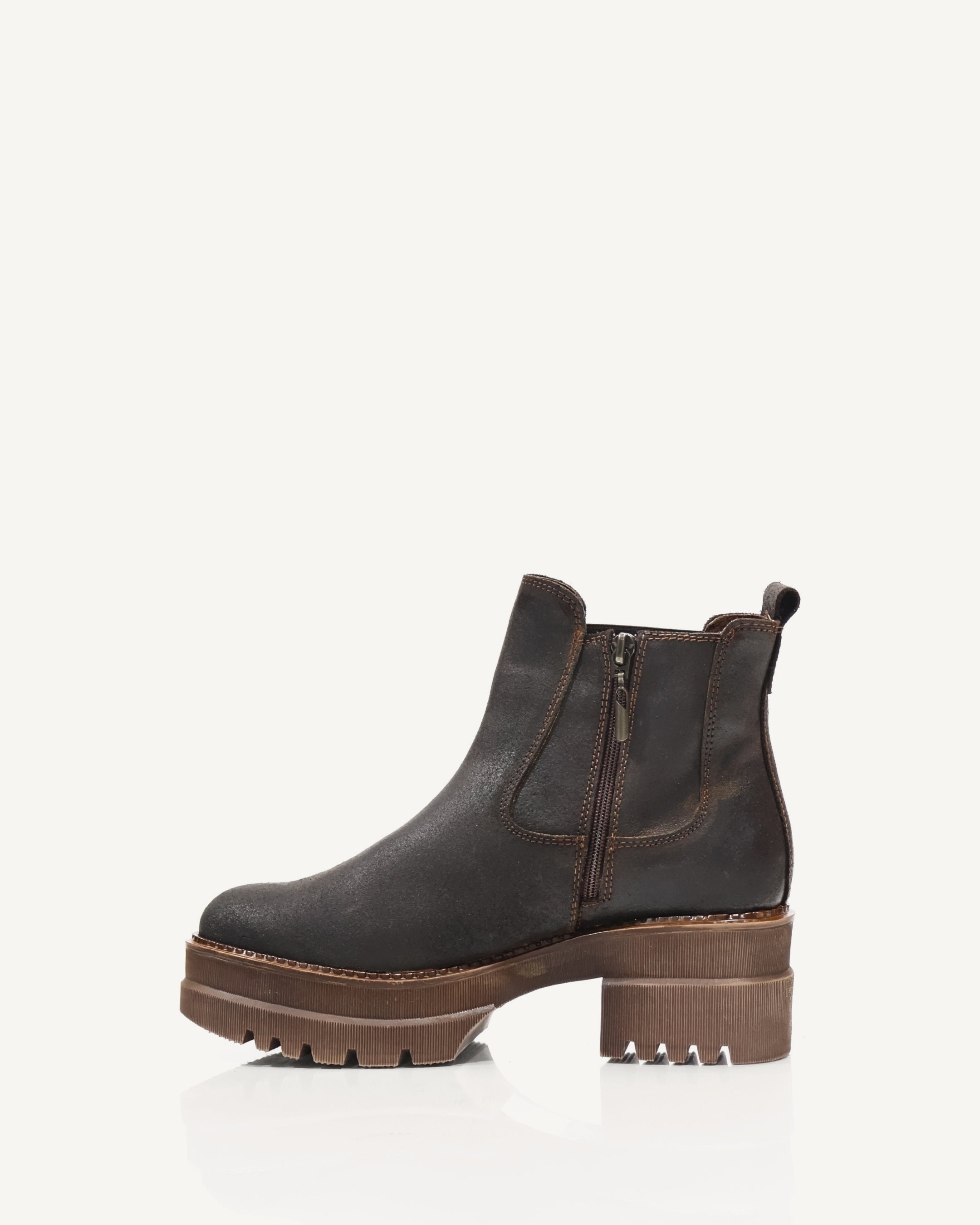 Botines en Cuero Carnaza Amalia Chocolate