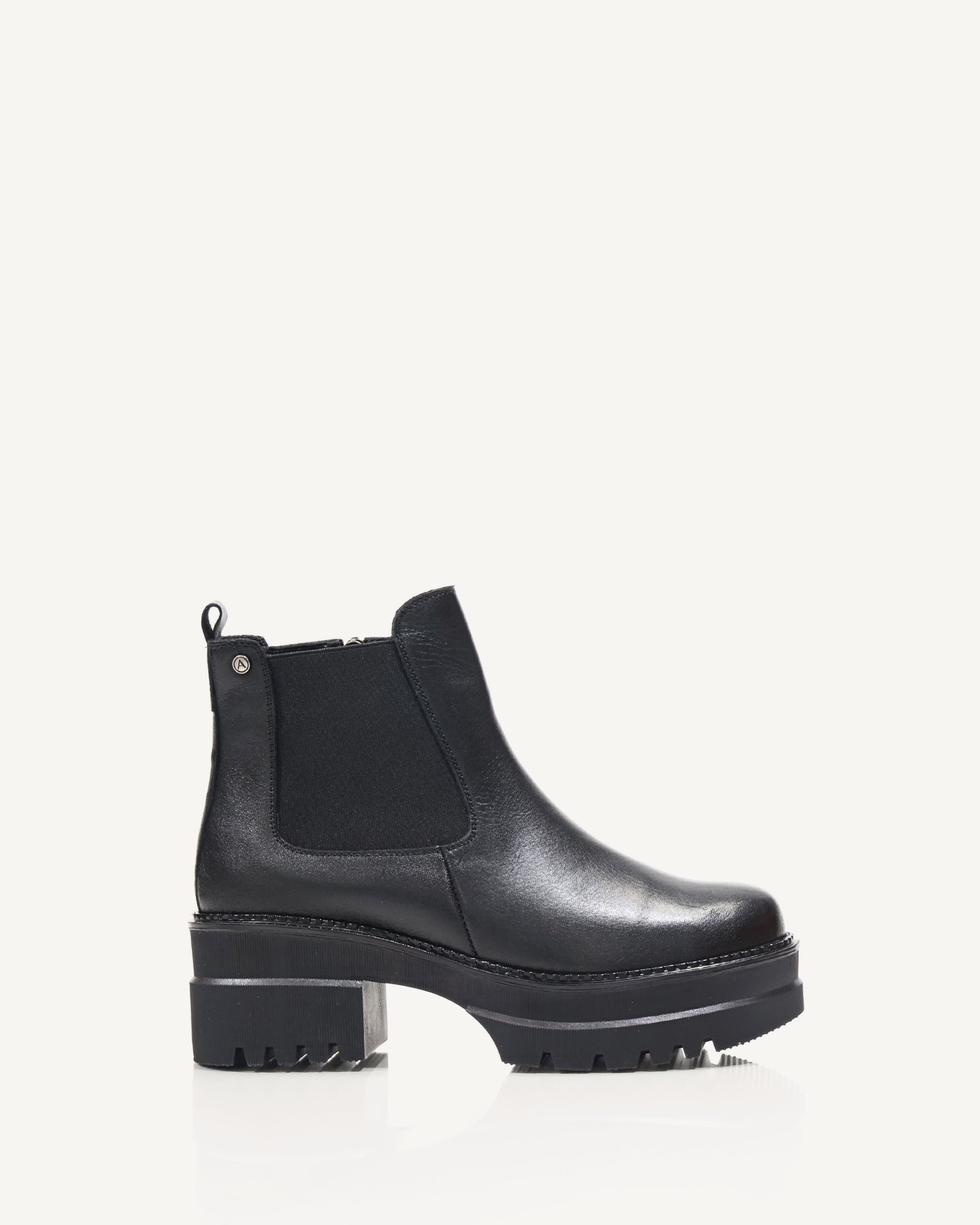 Botines en Cuero Amalia Negro