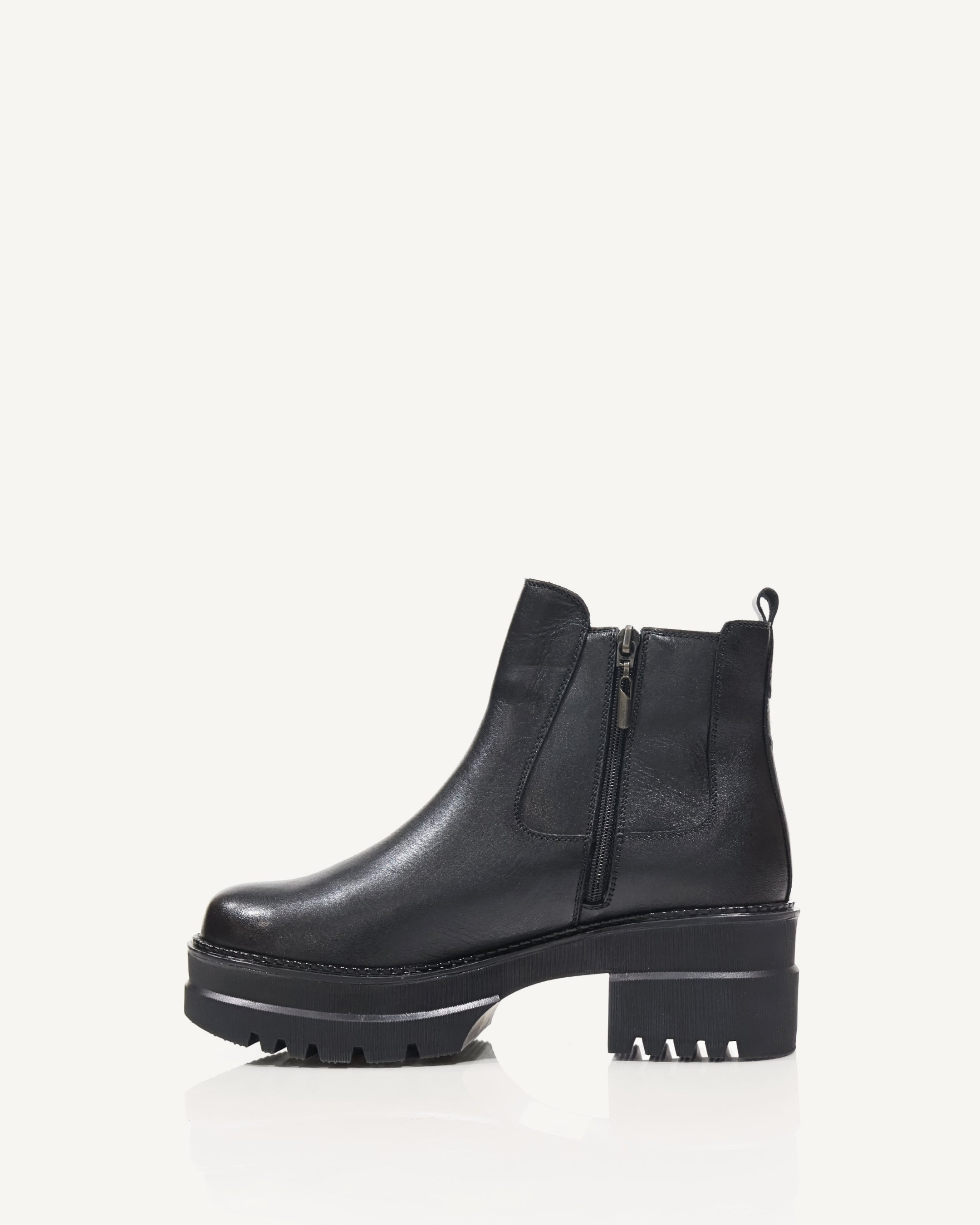 Botines en Cuero Amalia Negro