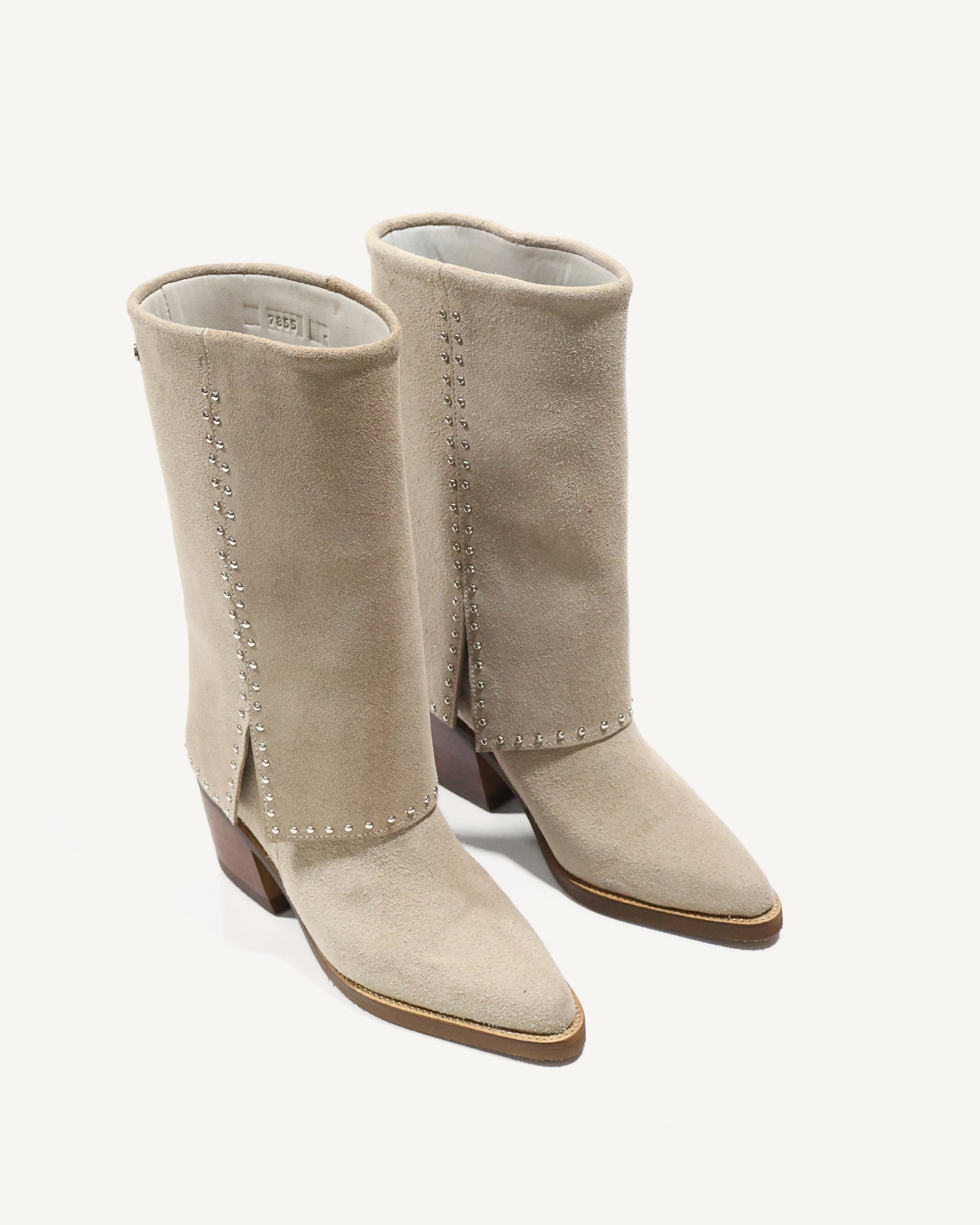 Botas Media Caña en Doble Capa de Cuero Carnaza con Taches Andorra Arena - Antonina