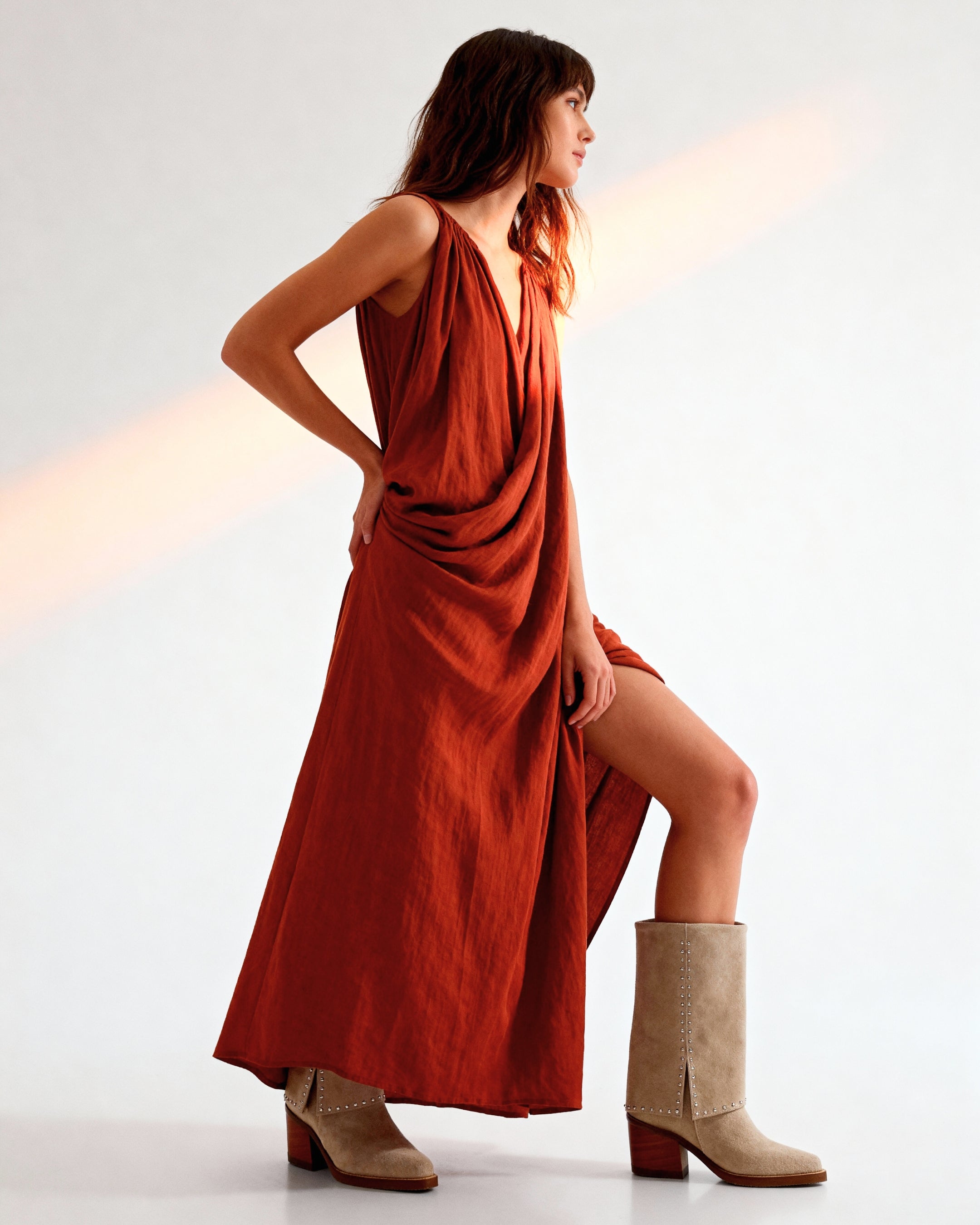 Botas Media Caña en Doble Capa de Cuero Carnaza con Taches Andorra Arena - Antonina