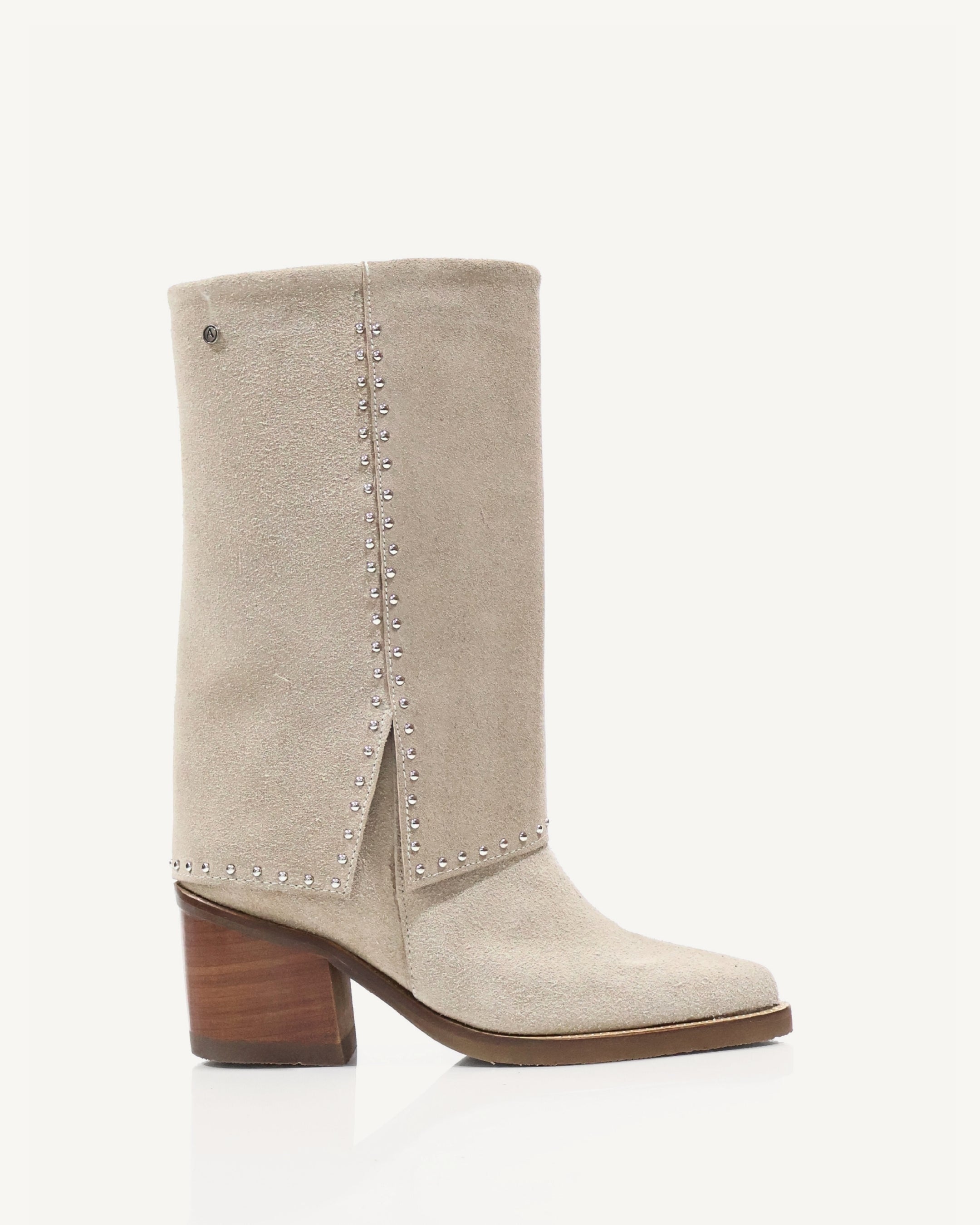 Botas Media Caña en Doble Capa de Cuero Carnaza con Taches Andorra Arena - Antonina