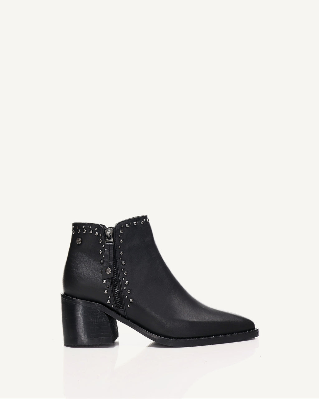 Botines en Cuero con Taches Aria Negro - Antonina