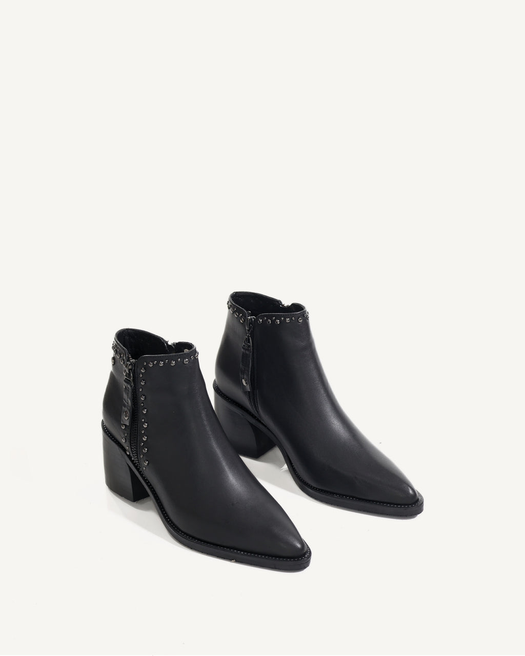 Botines en Cuero con Taches Aria Negro - Antonina