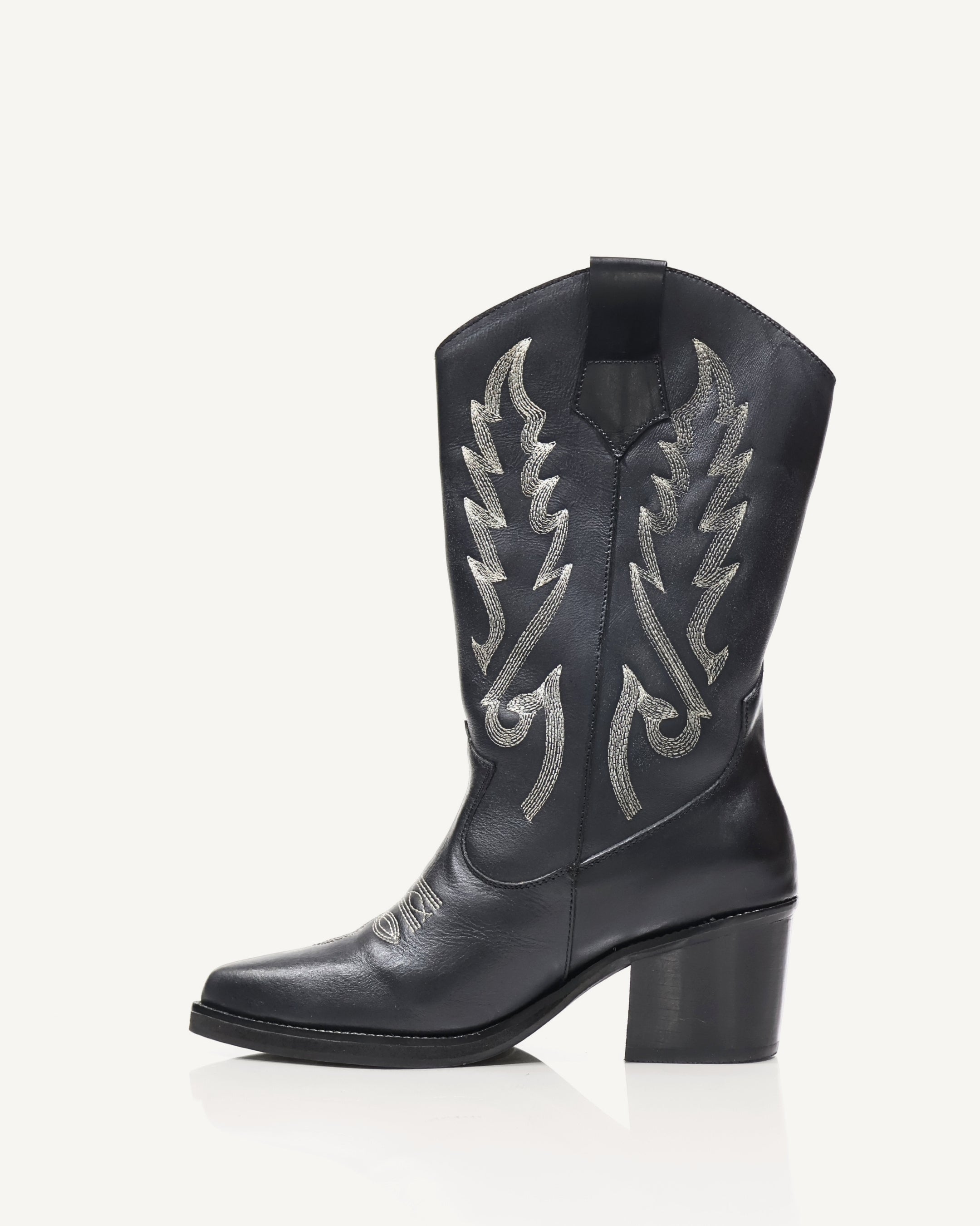 Botas Texanas Caña Media en Cuero con Bordado Aurora Negro - Antonina