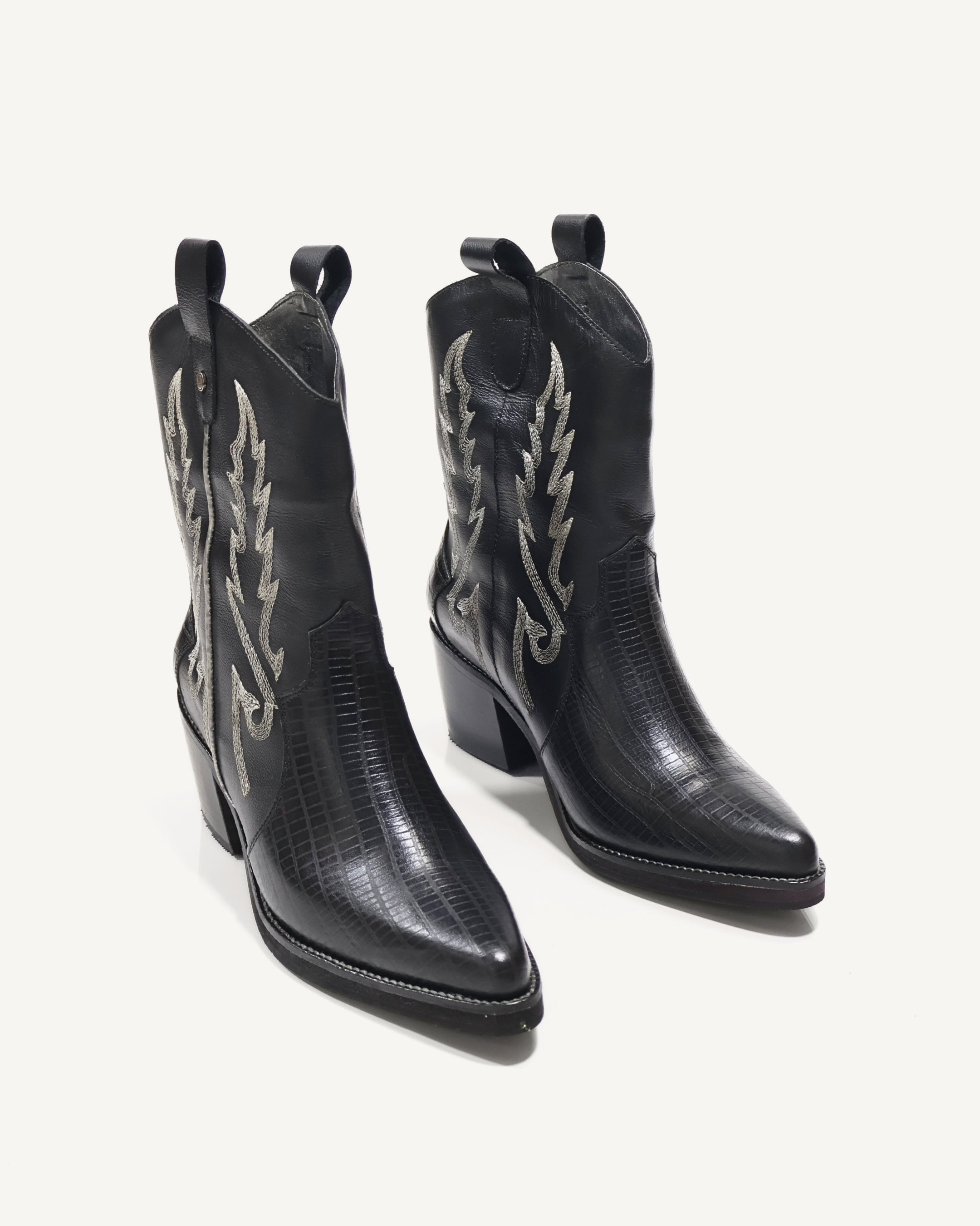 Botas Texanas en Cuero con Bordado Aurora Negro - Antonina