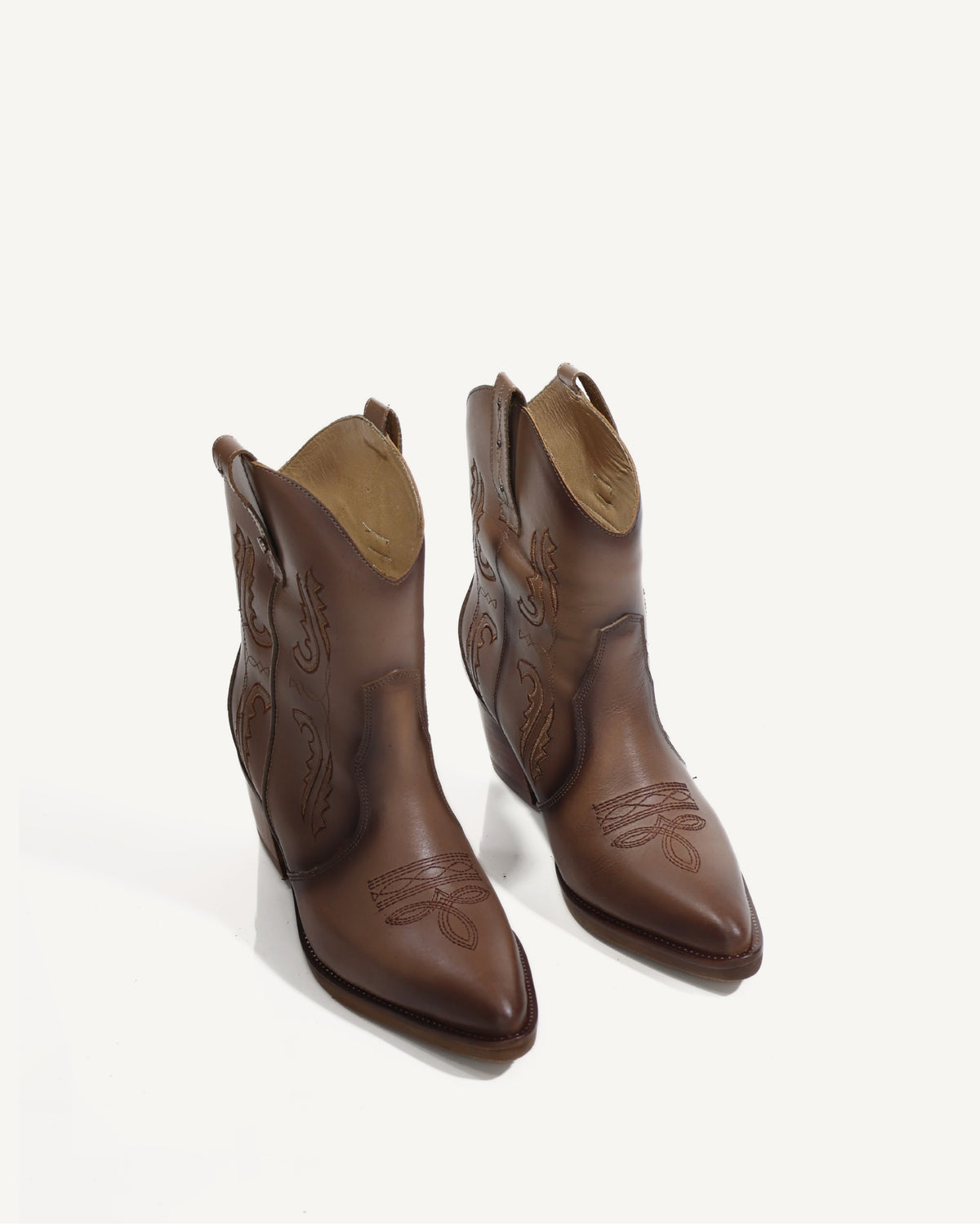 Botines Texanos con Bordado Austin Maní - Antonina