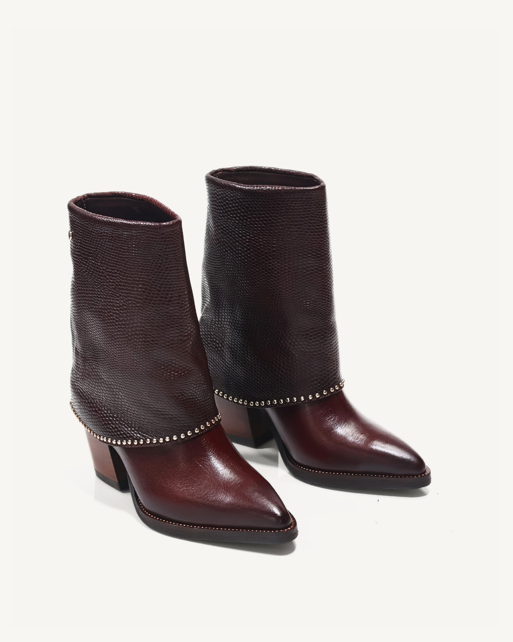 Botas en Doble Capa de Cuero con Taches Borgoña Vino - Antonina