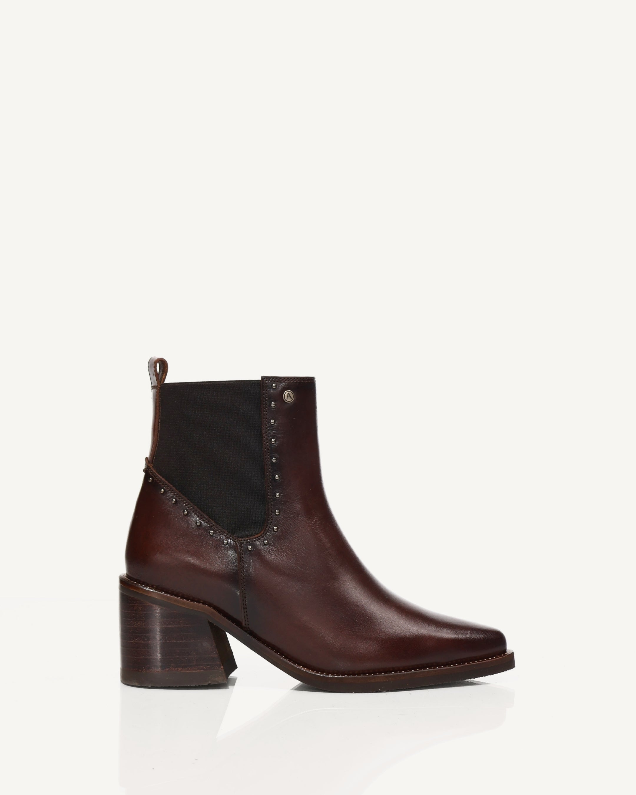 Botines en Cuero con Resorte Boston Coñac - Antonina