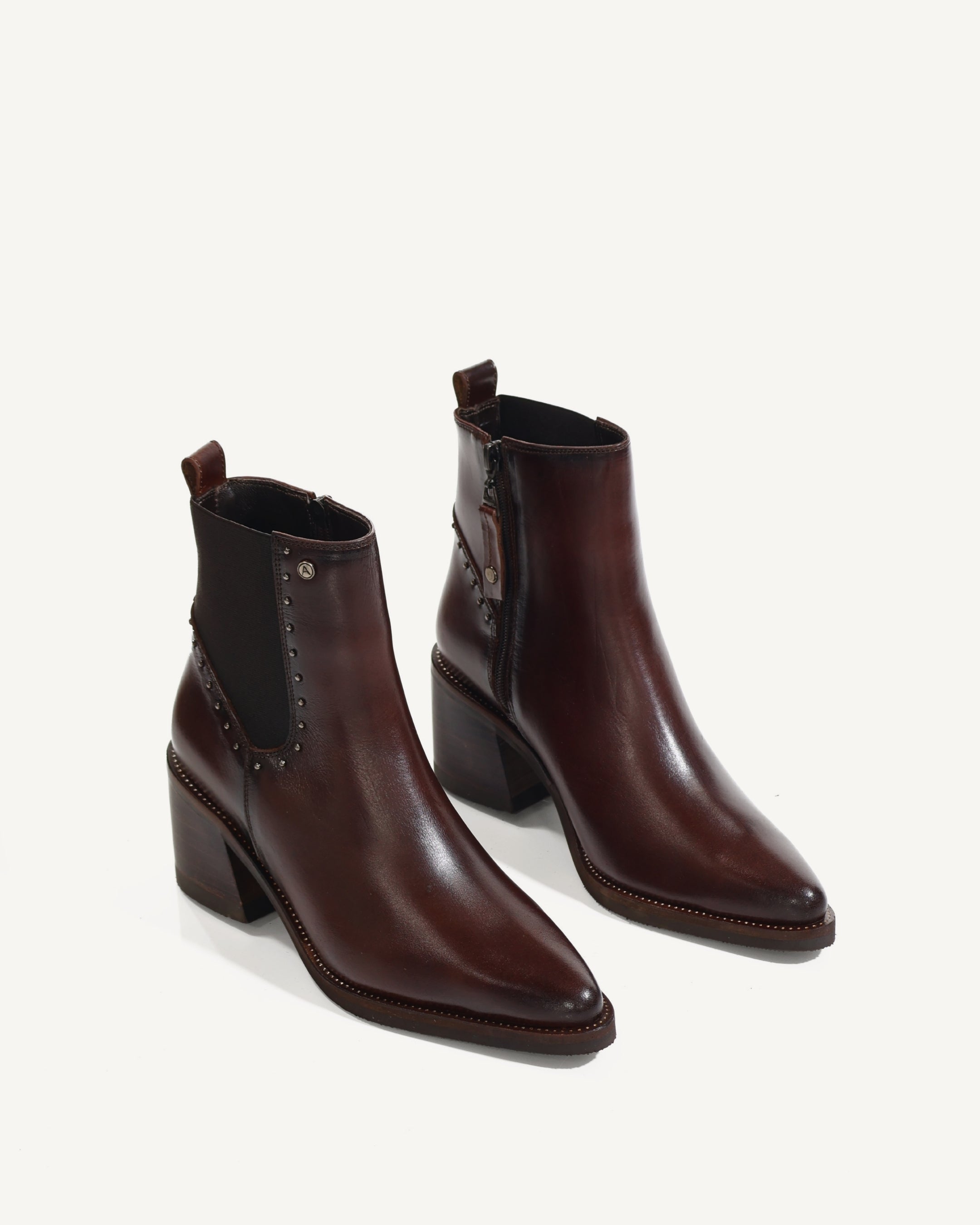 Botines en Cuero con Resorte Boston Coñac - Antonina