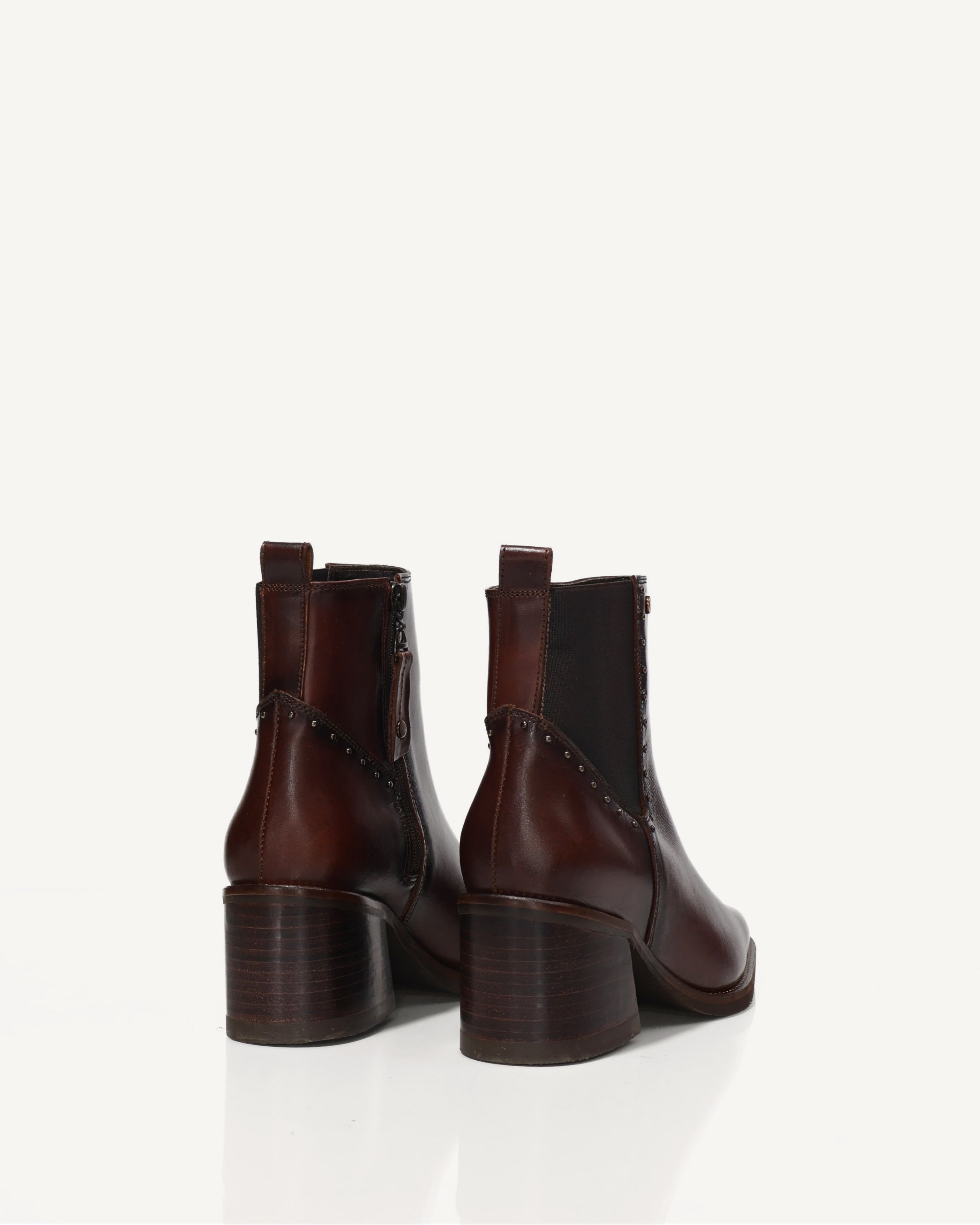 Botines en Cuero con Resorte Boston Coñac - Antonina