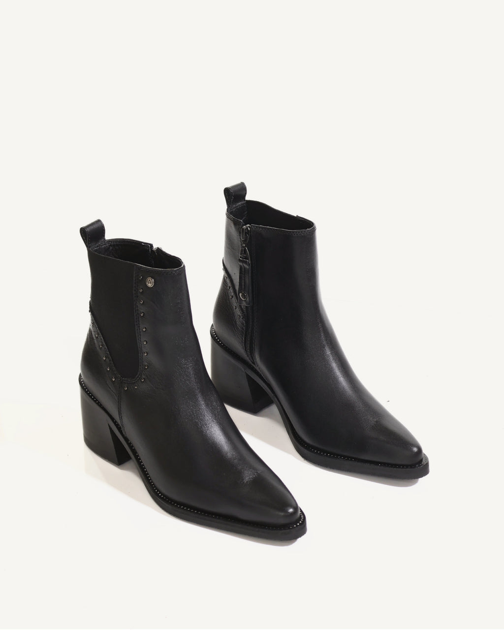 Botines en Cuero con Resorte Boston Negro - Antonina