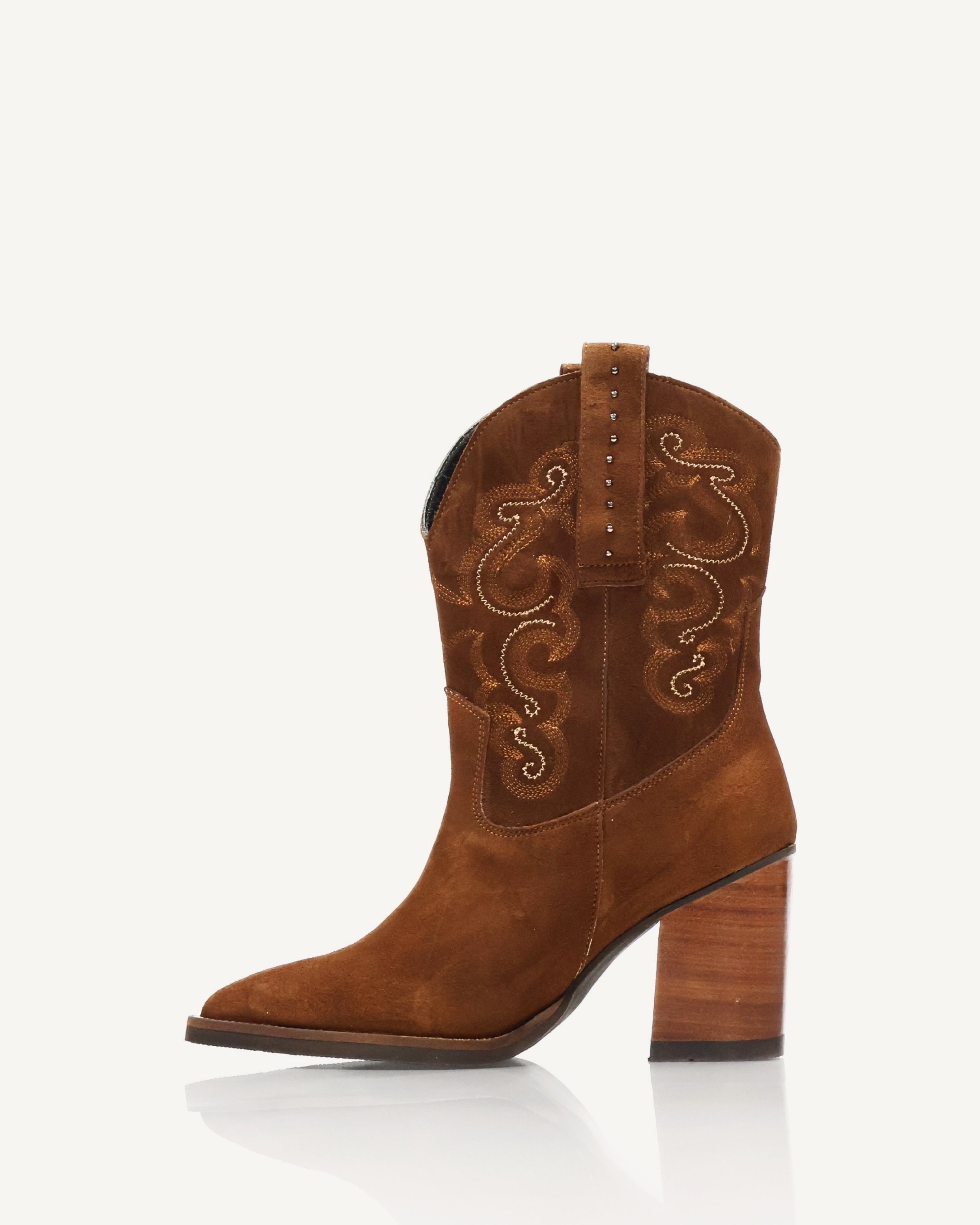 Botines Texanos en Cuero Gamuza con Bordado Dallas Tabaco - Antonina