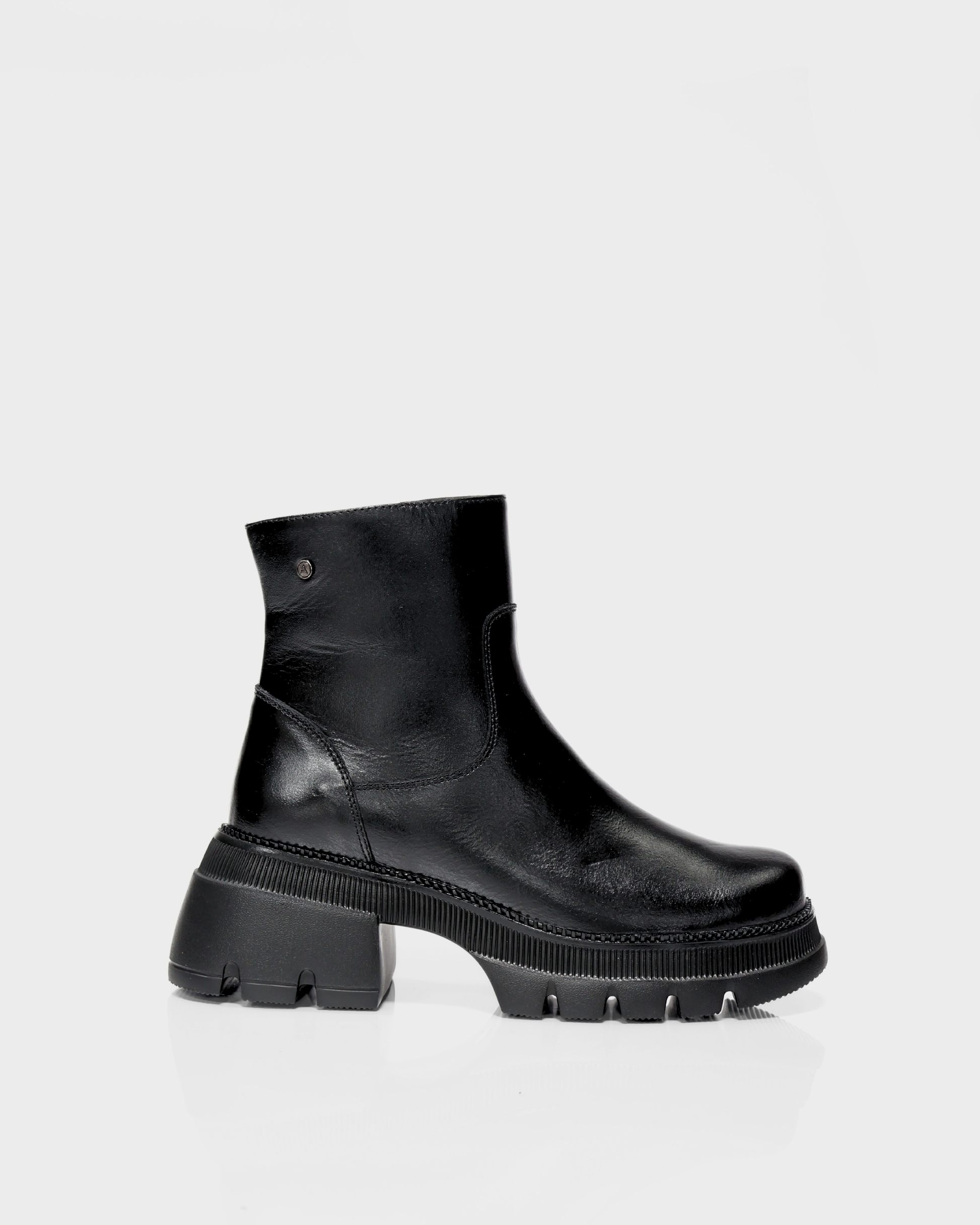 Botines en Cuero Gaby Negro