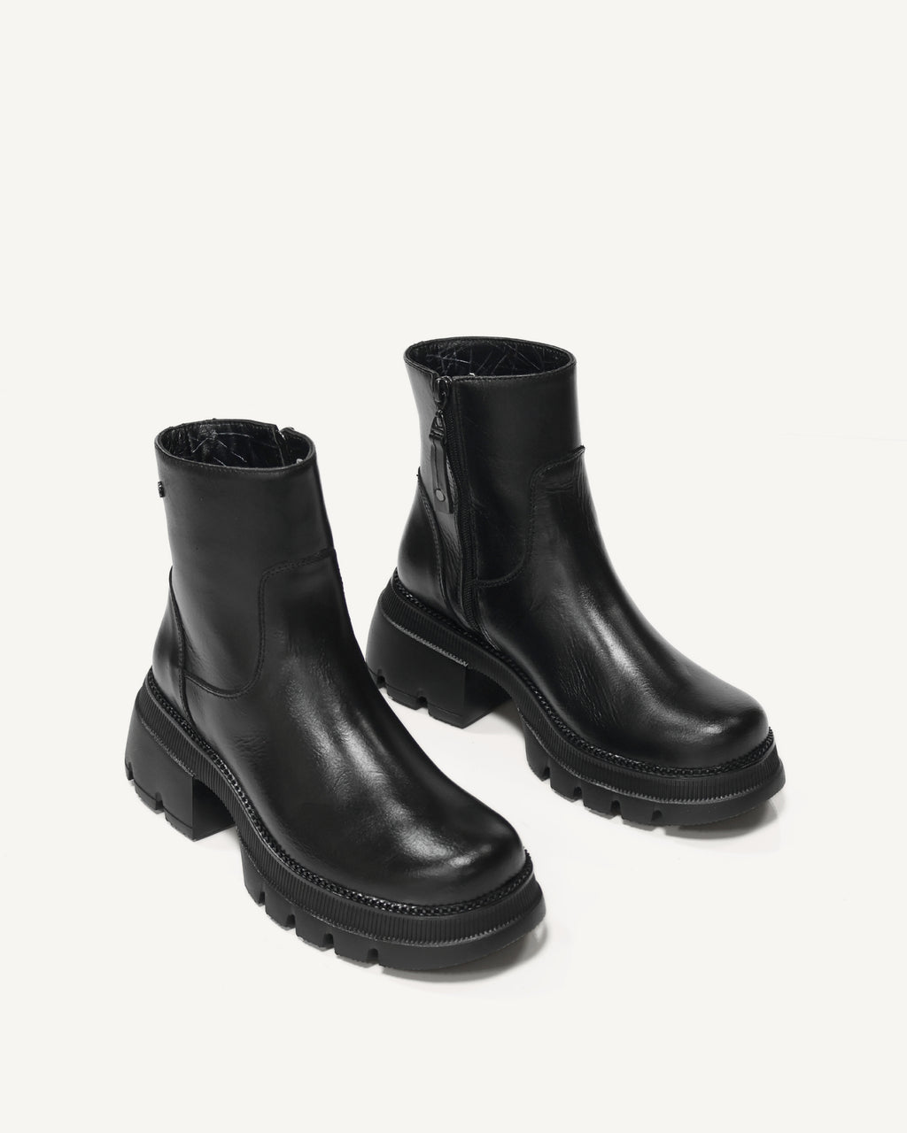 Botines en Cuero Gaby Negro