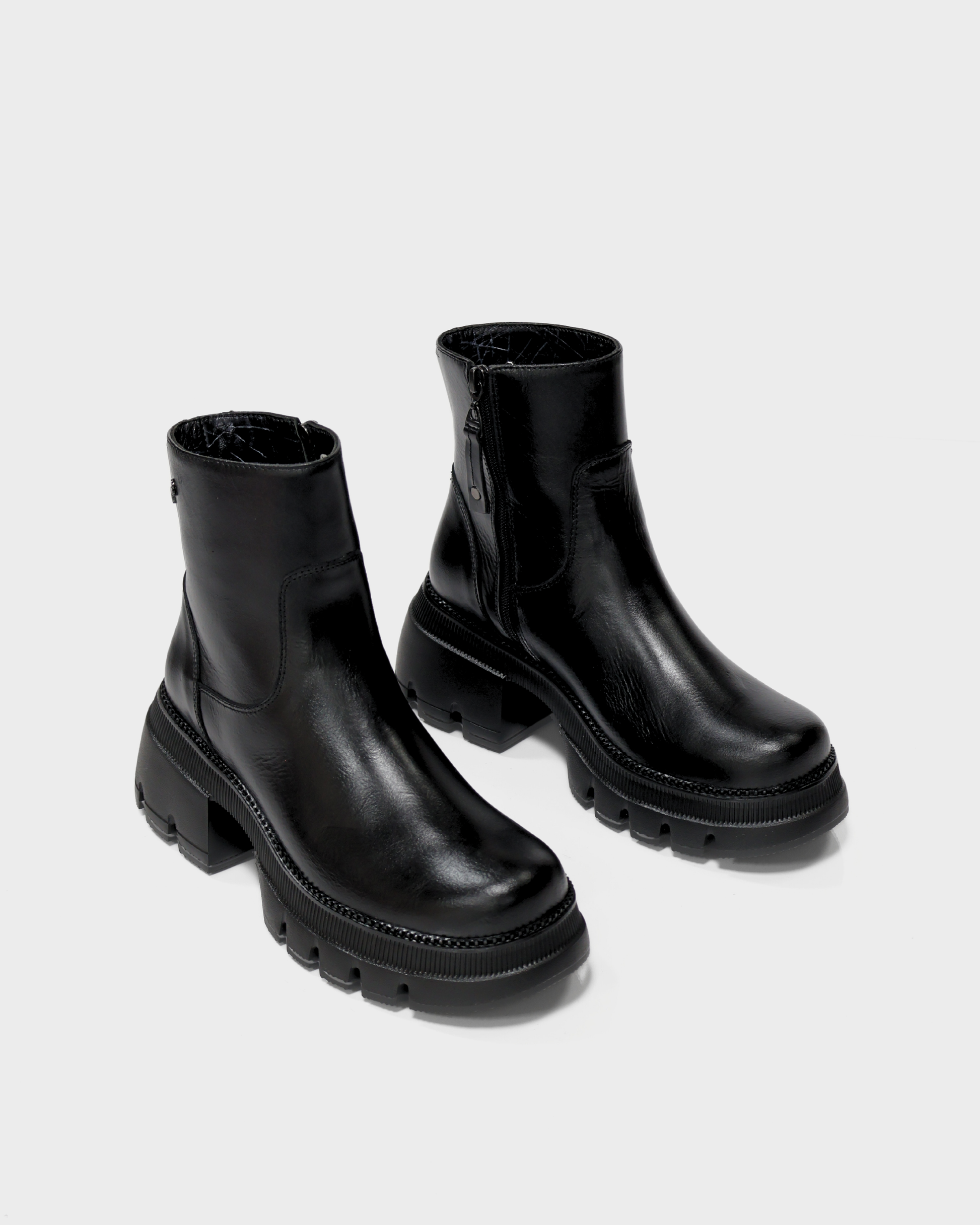 Botines en Cuero Gaby Negro