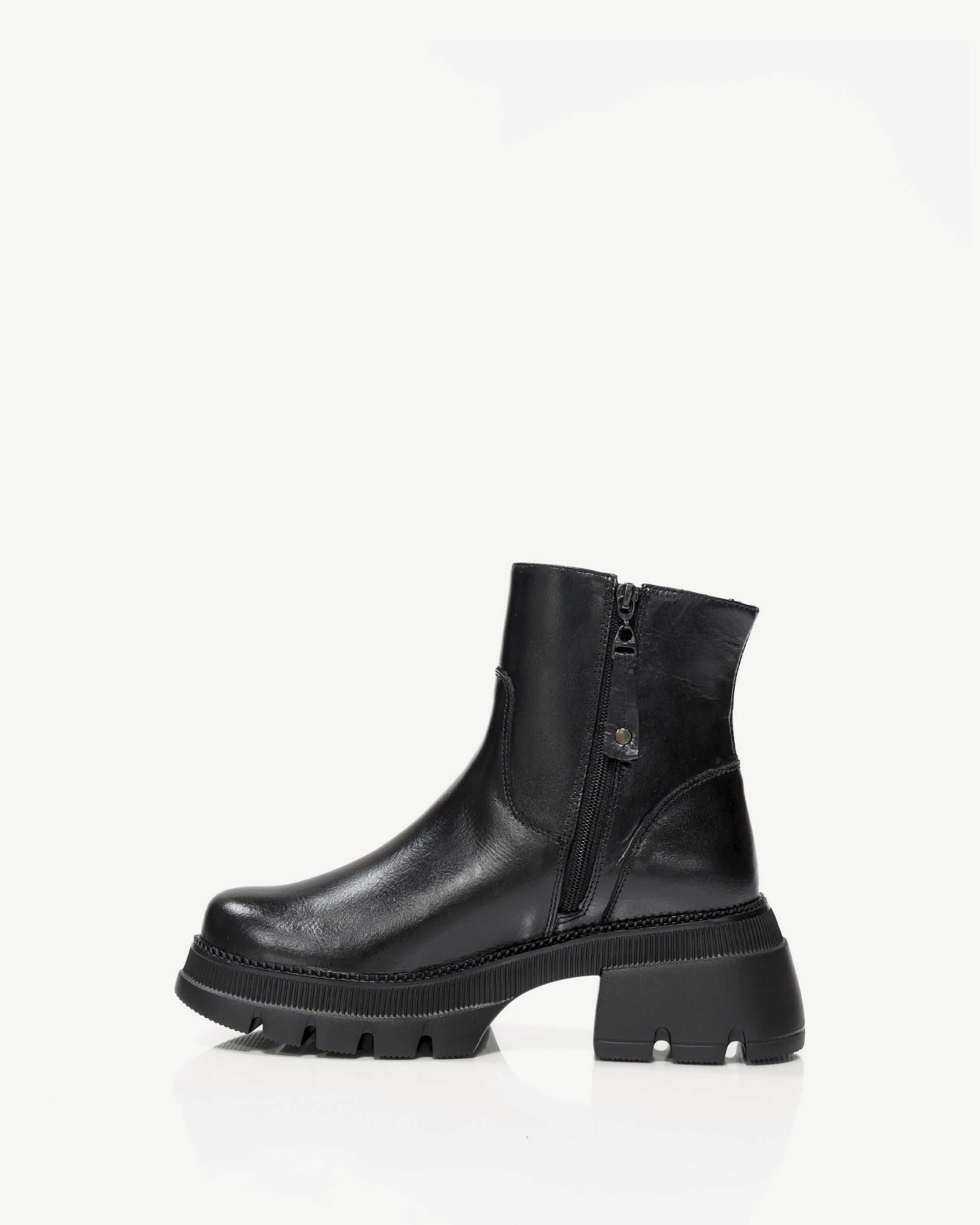 Botines en Cuero Gaby Negro