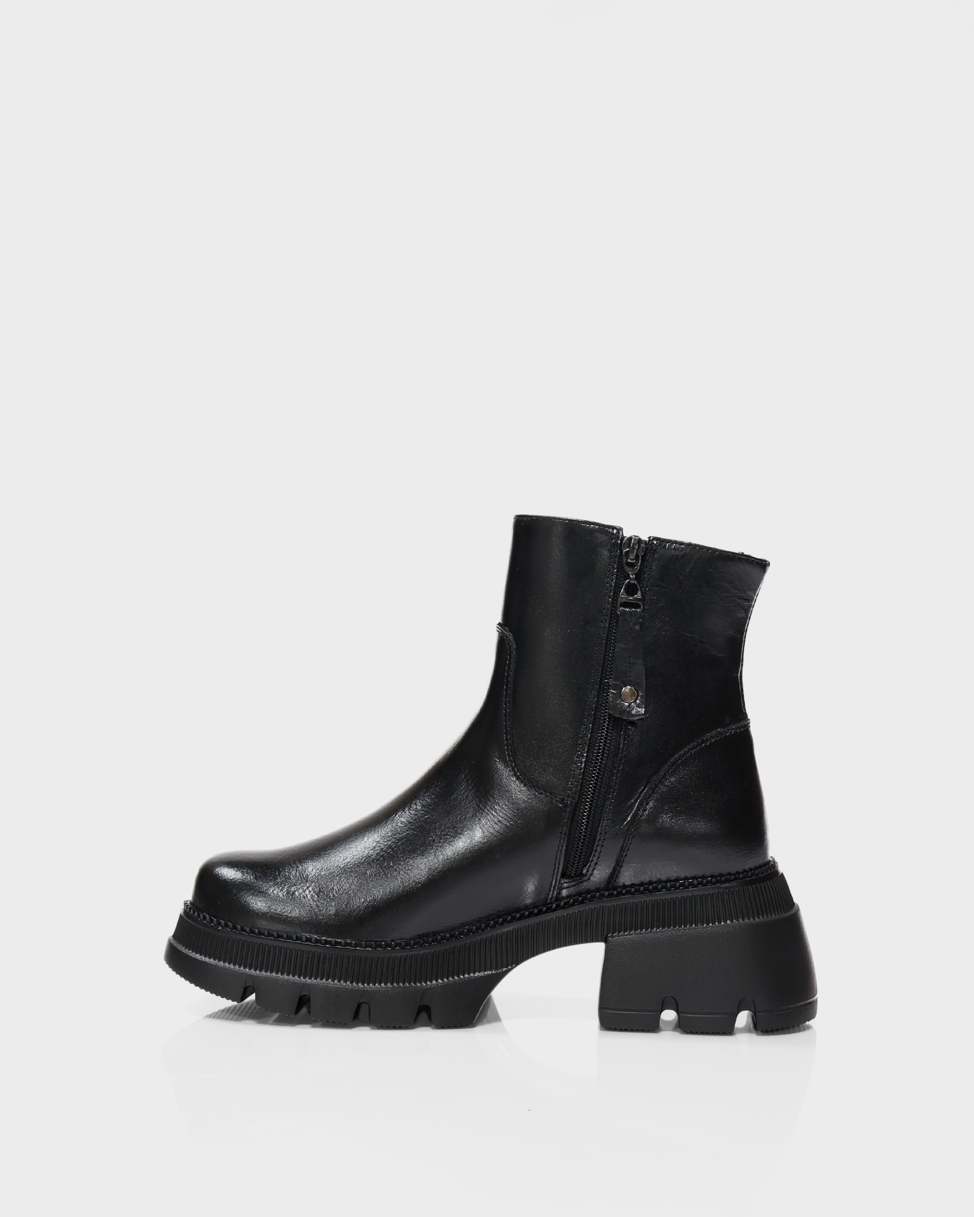 Botines en Cuero Gaby Negro