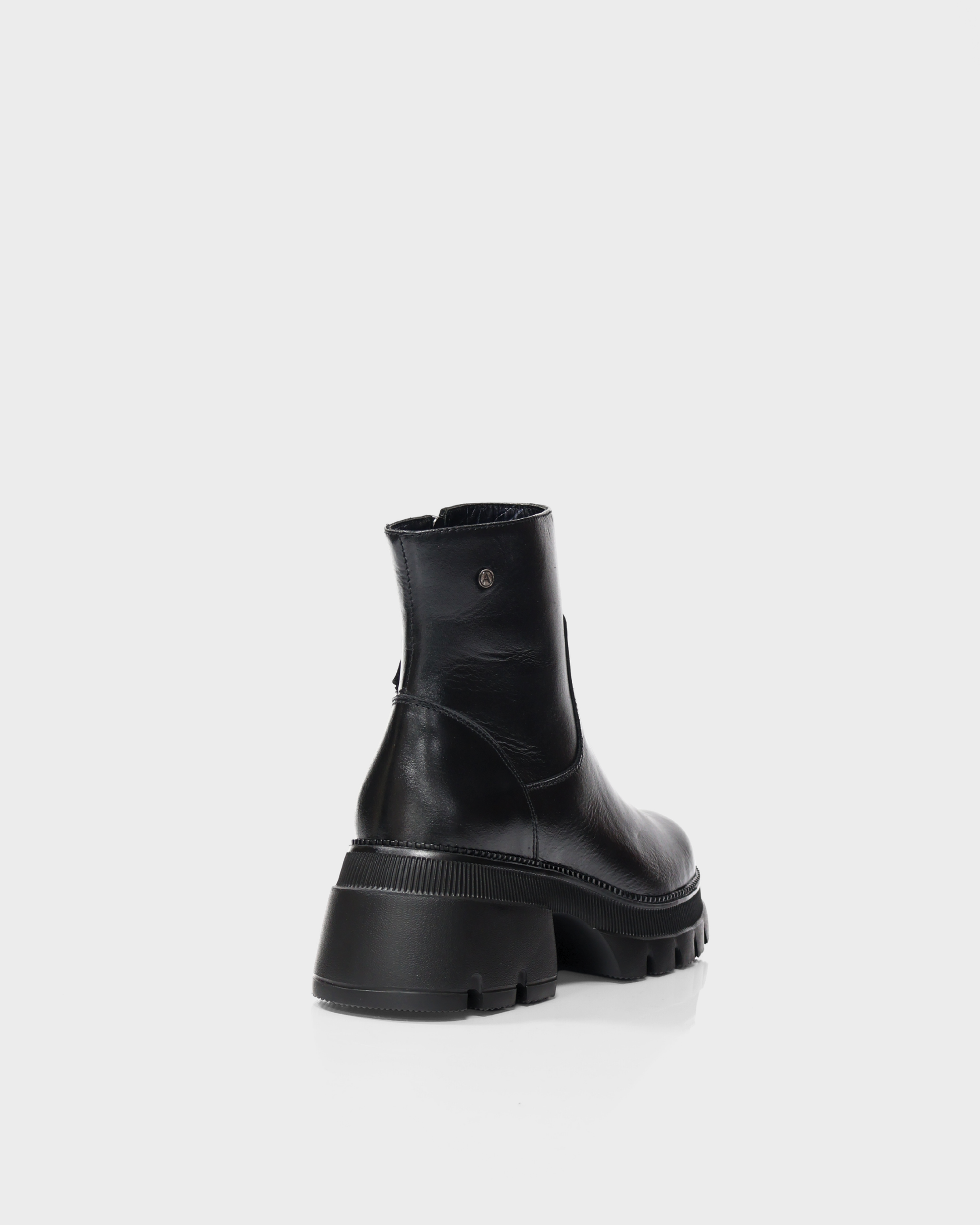 Botines en Cuero Gaby Negro