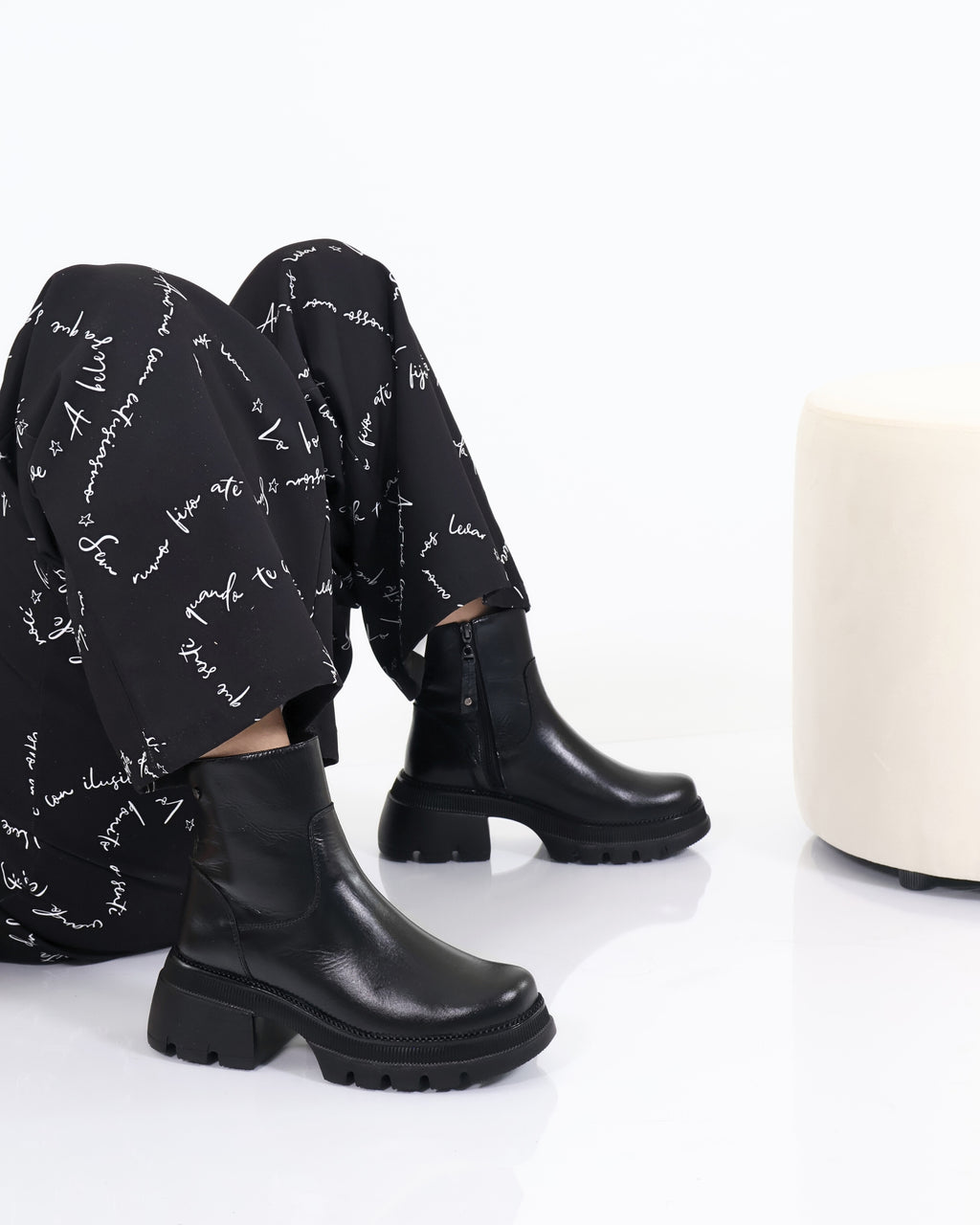 Botines en Cuero Gaby Negro