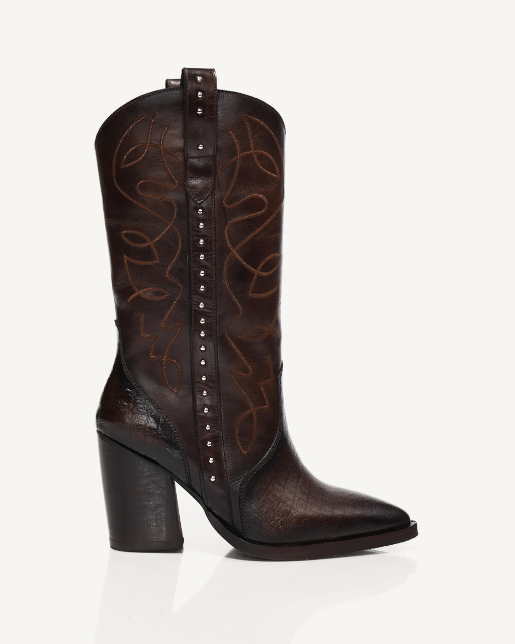 Botas Texanas Caña Media en Cuero con Bordado y Taches Guadalajara Chocolate - Antonina