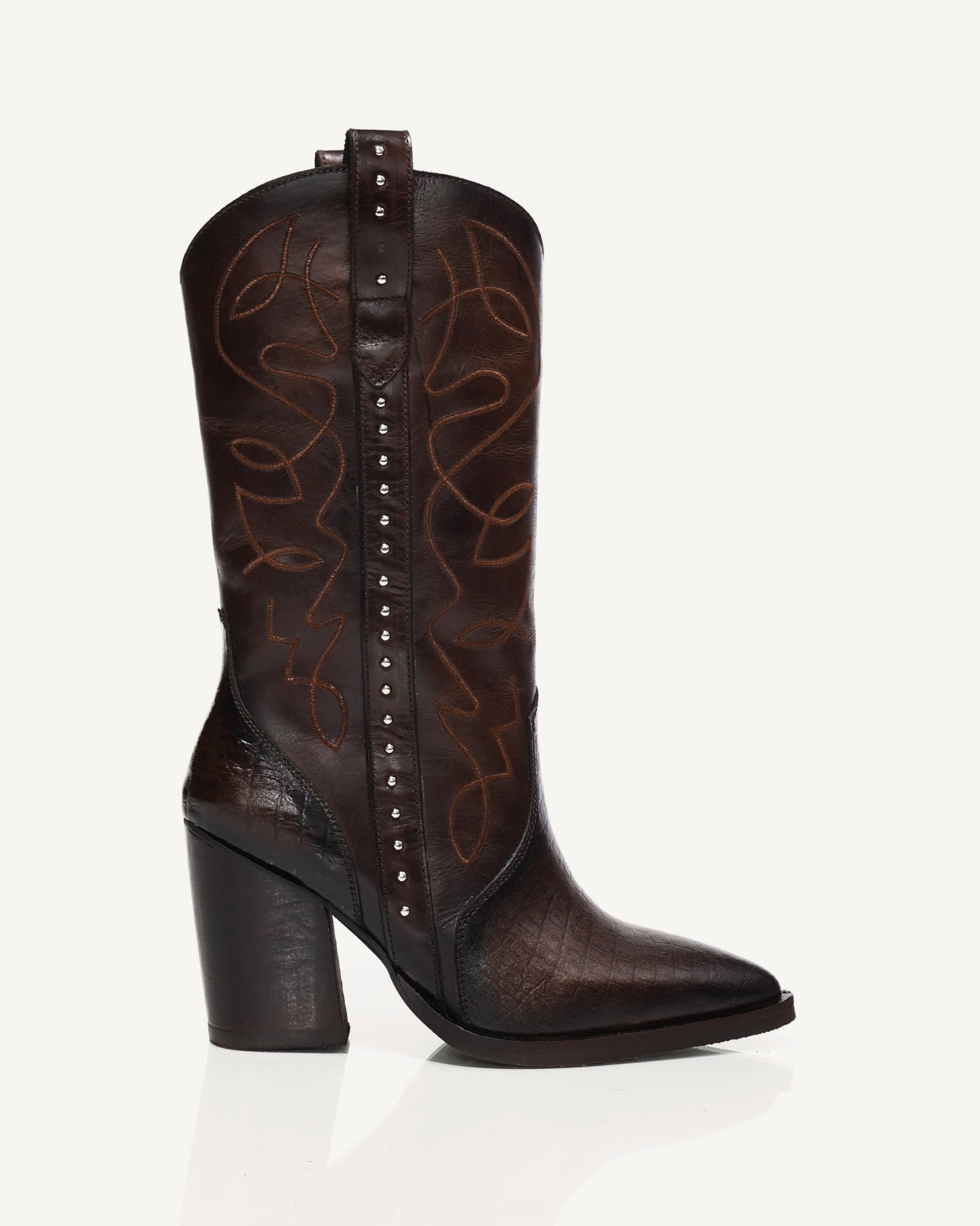 Botas Texanas Caña Media en Cuero con Bordado y Taches Guadalajara Chocolate - Antonina
