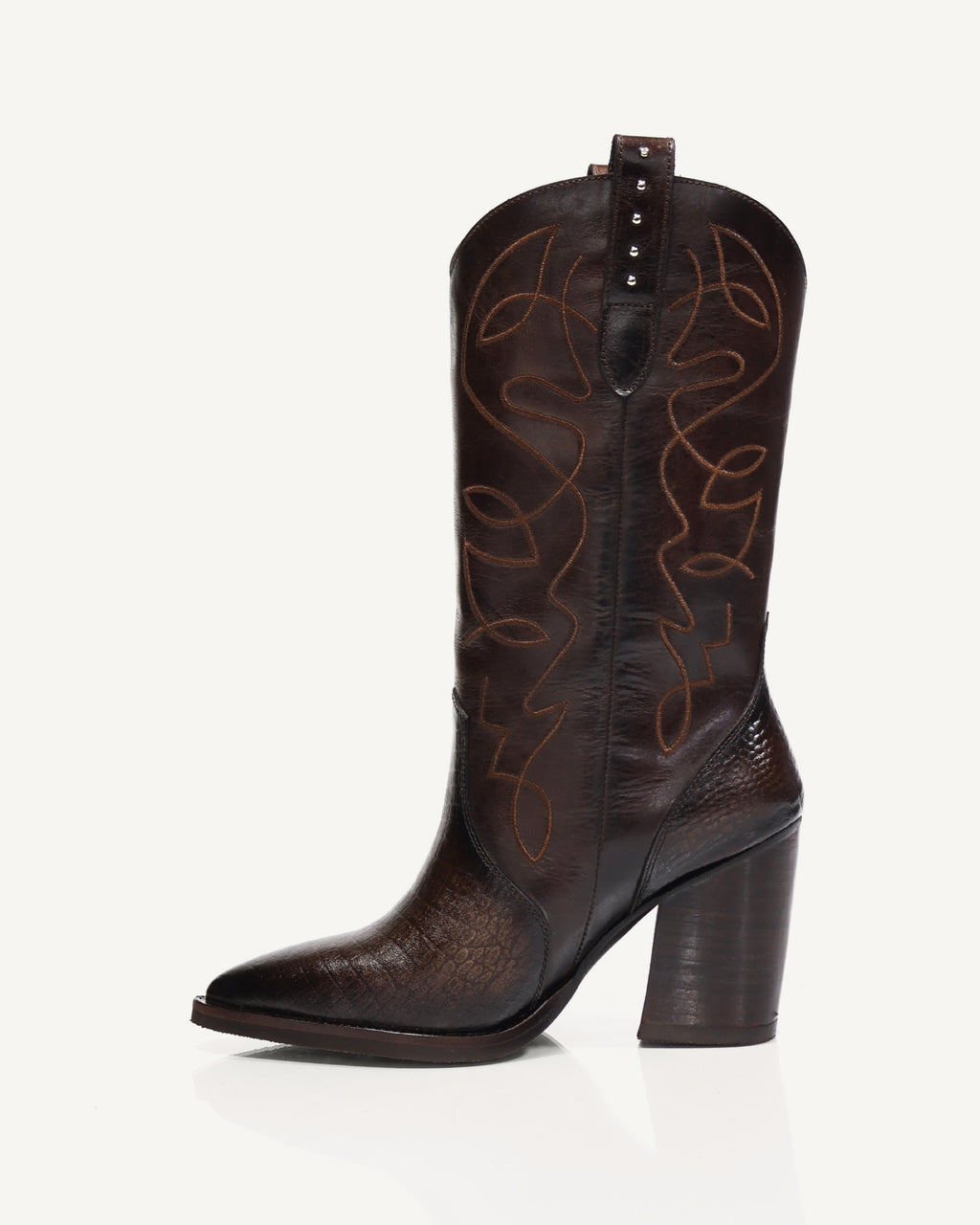 Botas Texanas Caña Media en Cuero con Bordado y Taches Guadalajara Chocolate - Antonina