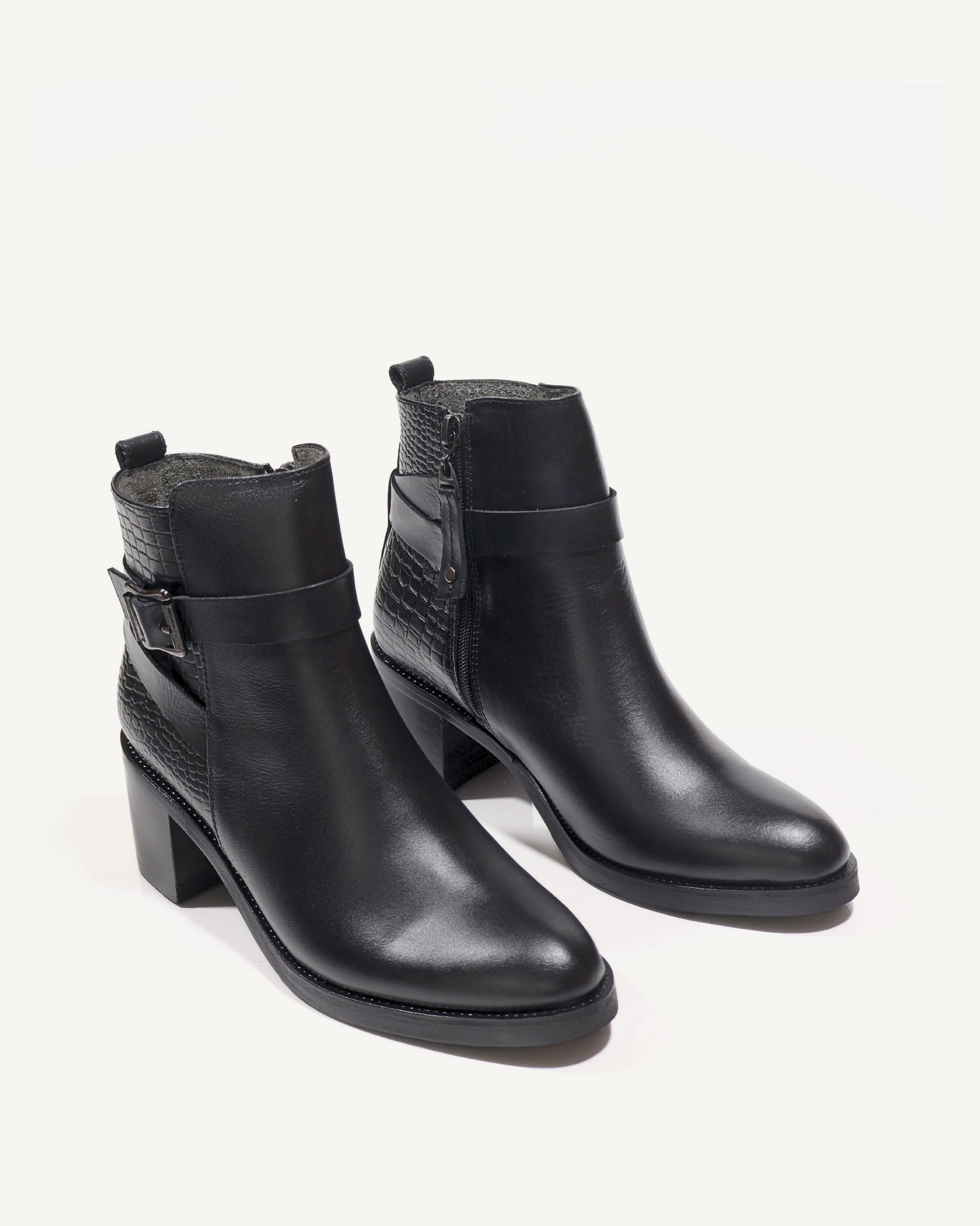 Botines en Cuero Julia Negro - Antonina