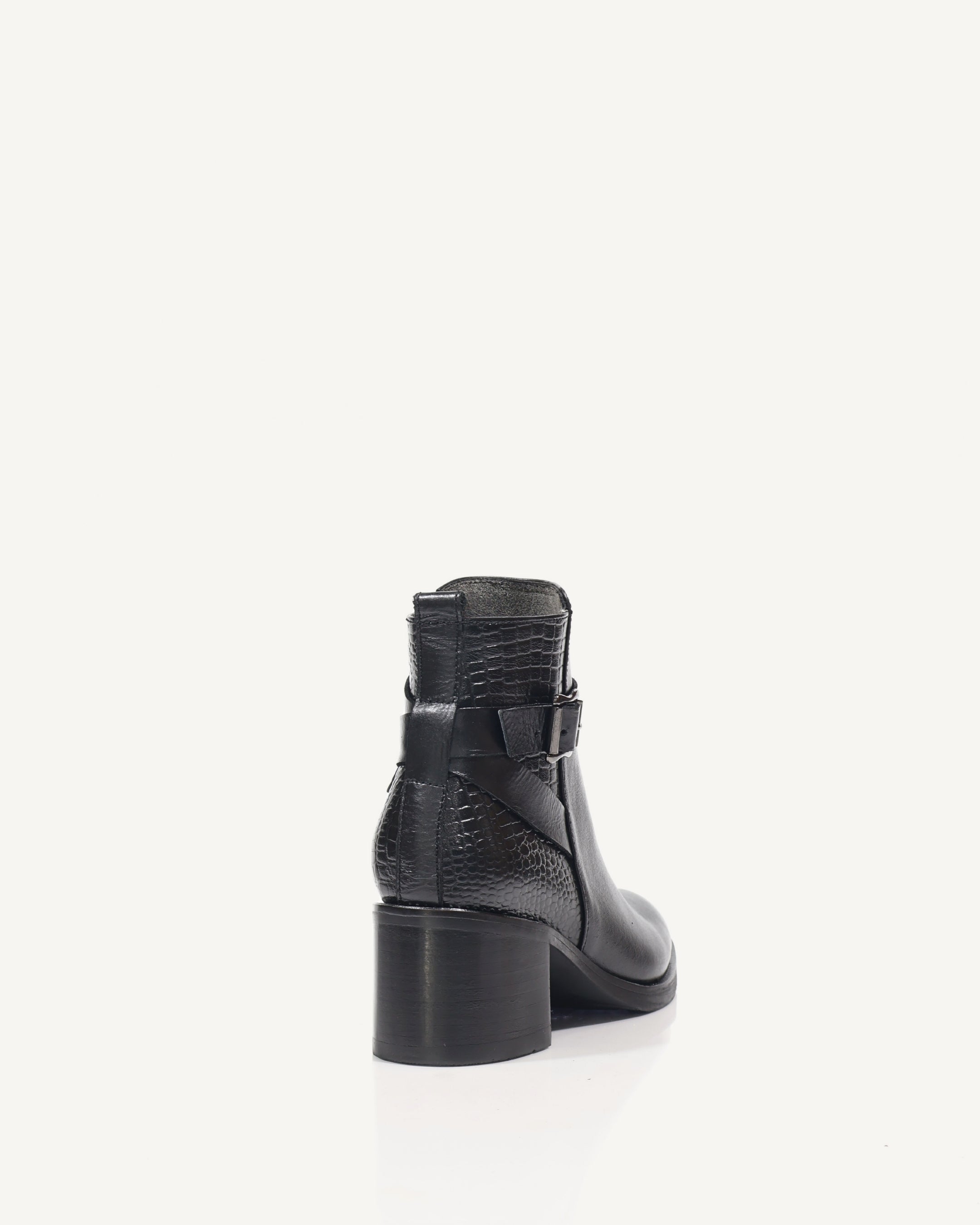 Botines en Cuero Julia Negro - Antonina