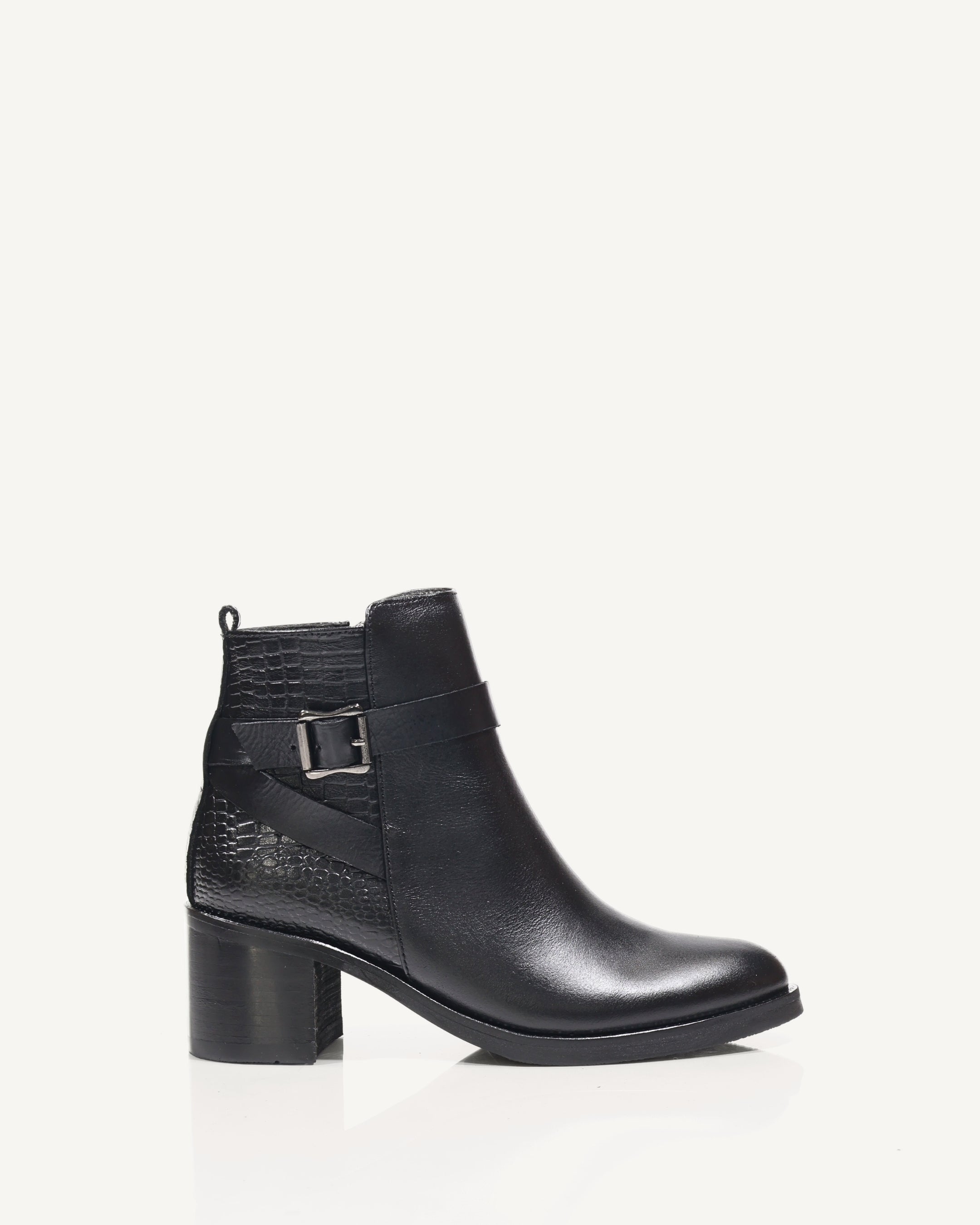 Botines en Cuero Julia Negro - Antonina