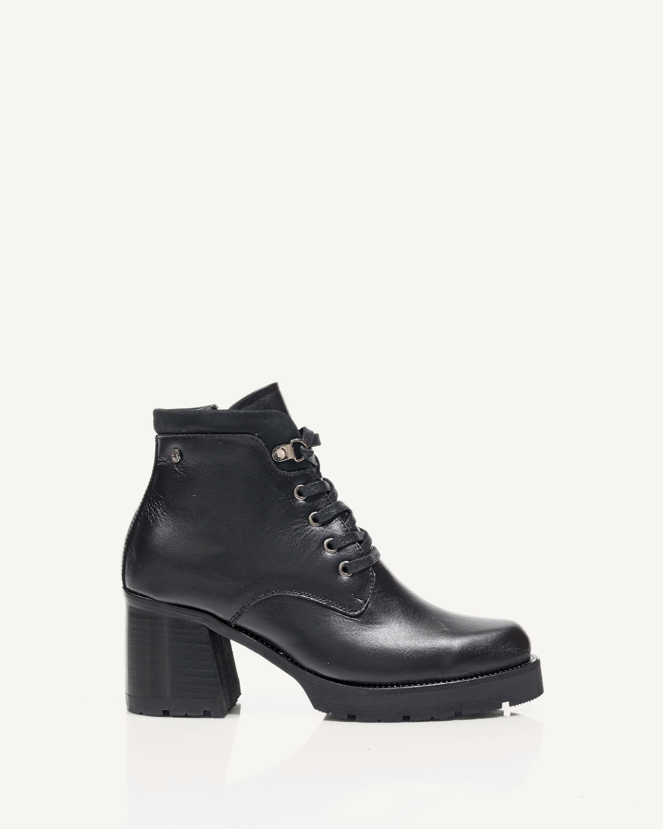 Botines en Cuero de Amarrar Lima Negro