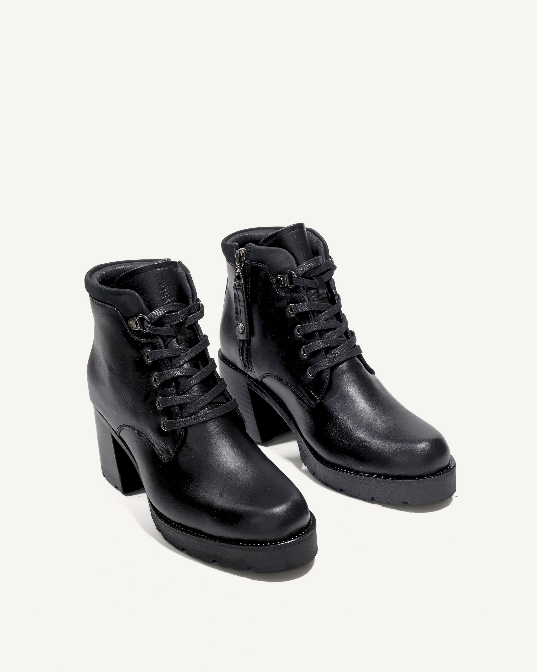 Botines en Cuero de Amarrar Lima Negro