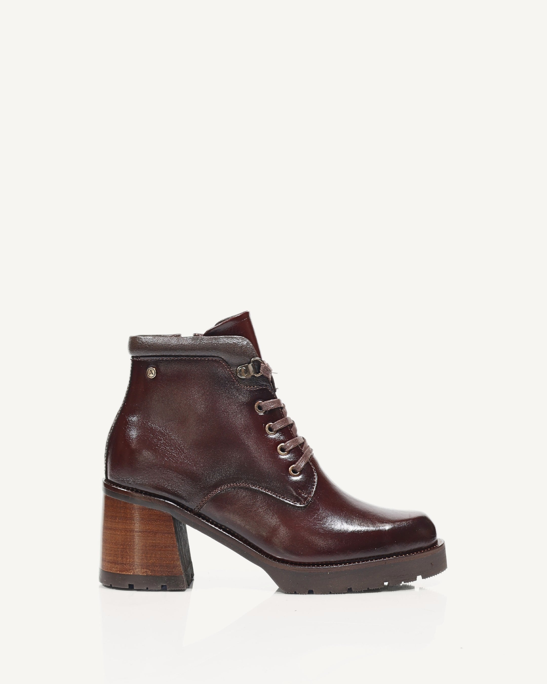 Botines en Cuero de Amarrar Lima Sangría