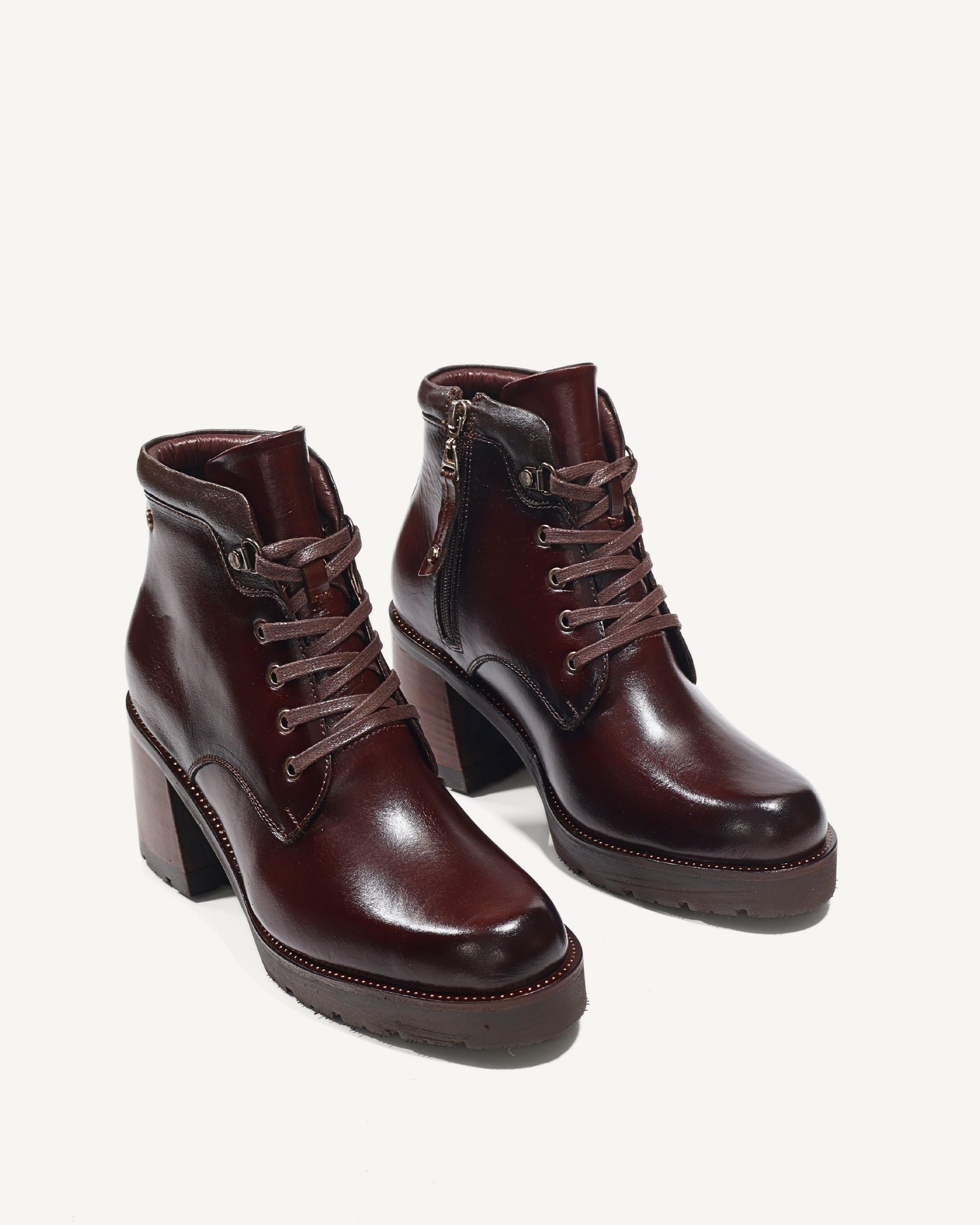 Botines en Cuero de Amarrar Lima Sangría