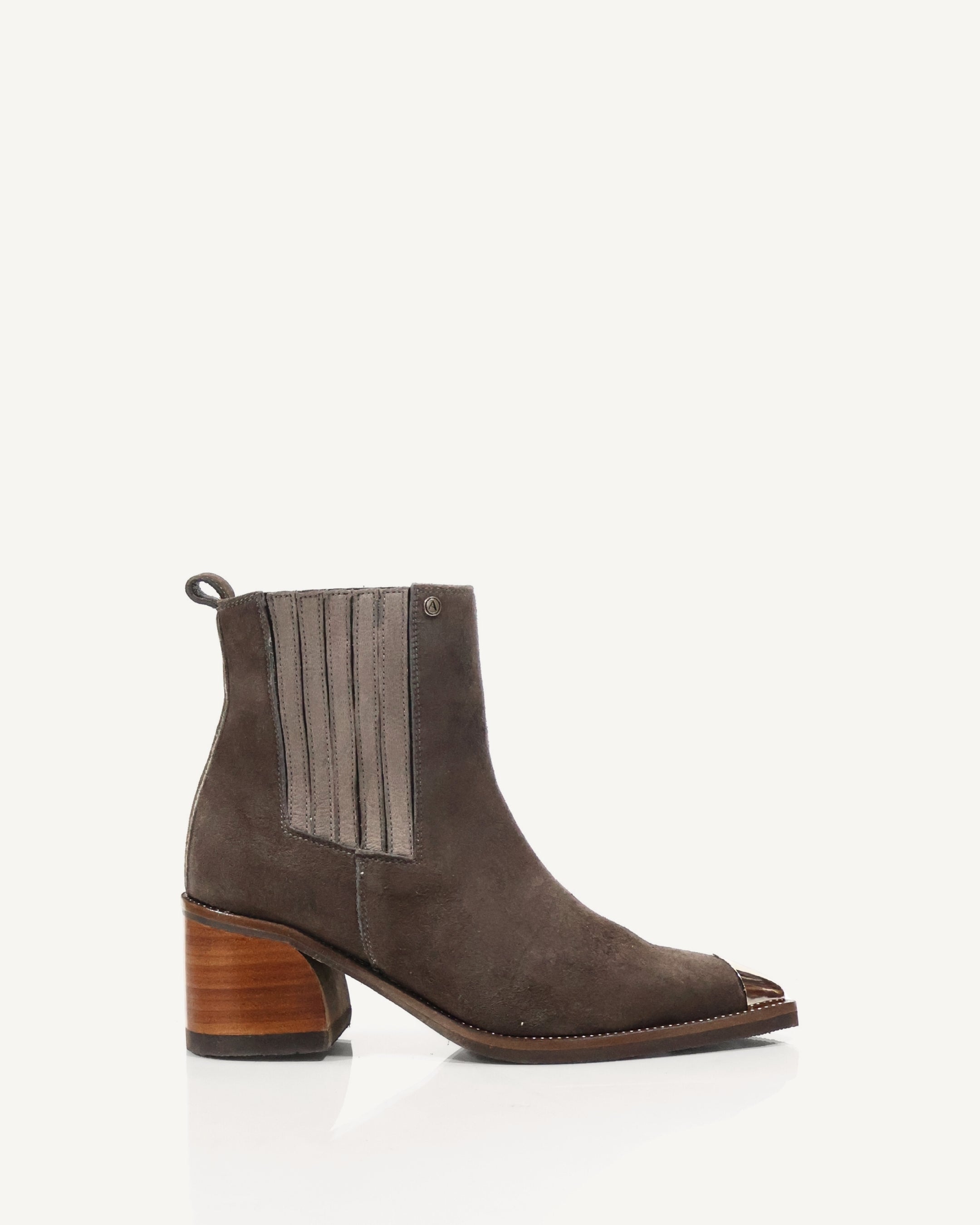 Botines en Cuero Gamuza con Puntera Milano Taupé - Antonina