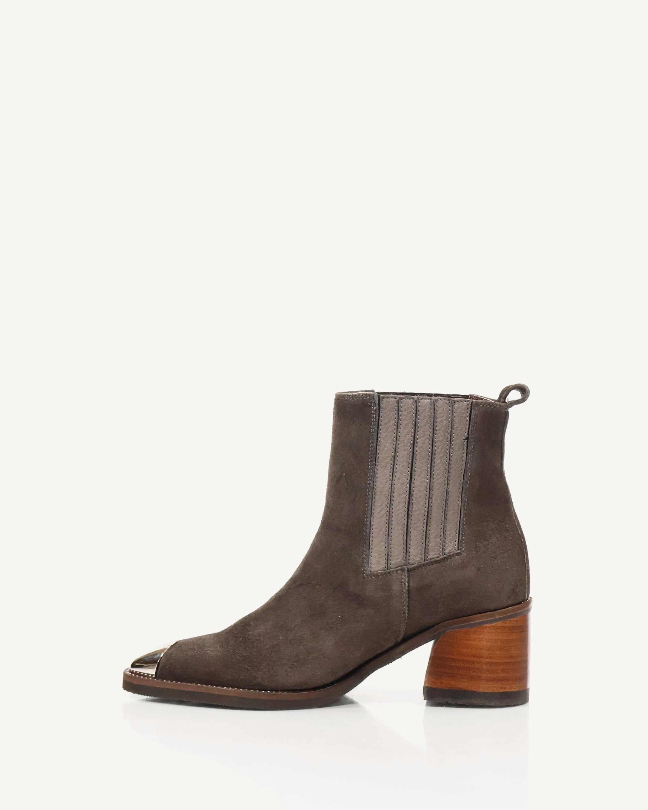 Botines en Cuero Gamuza con Puntera Milano Taupé - Antonina