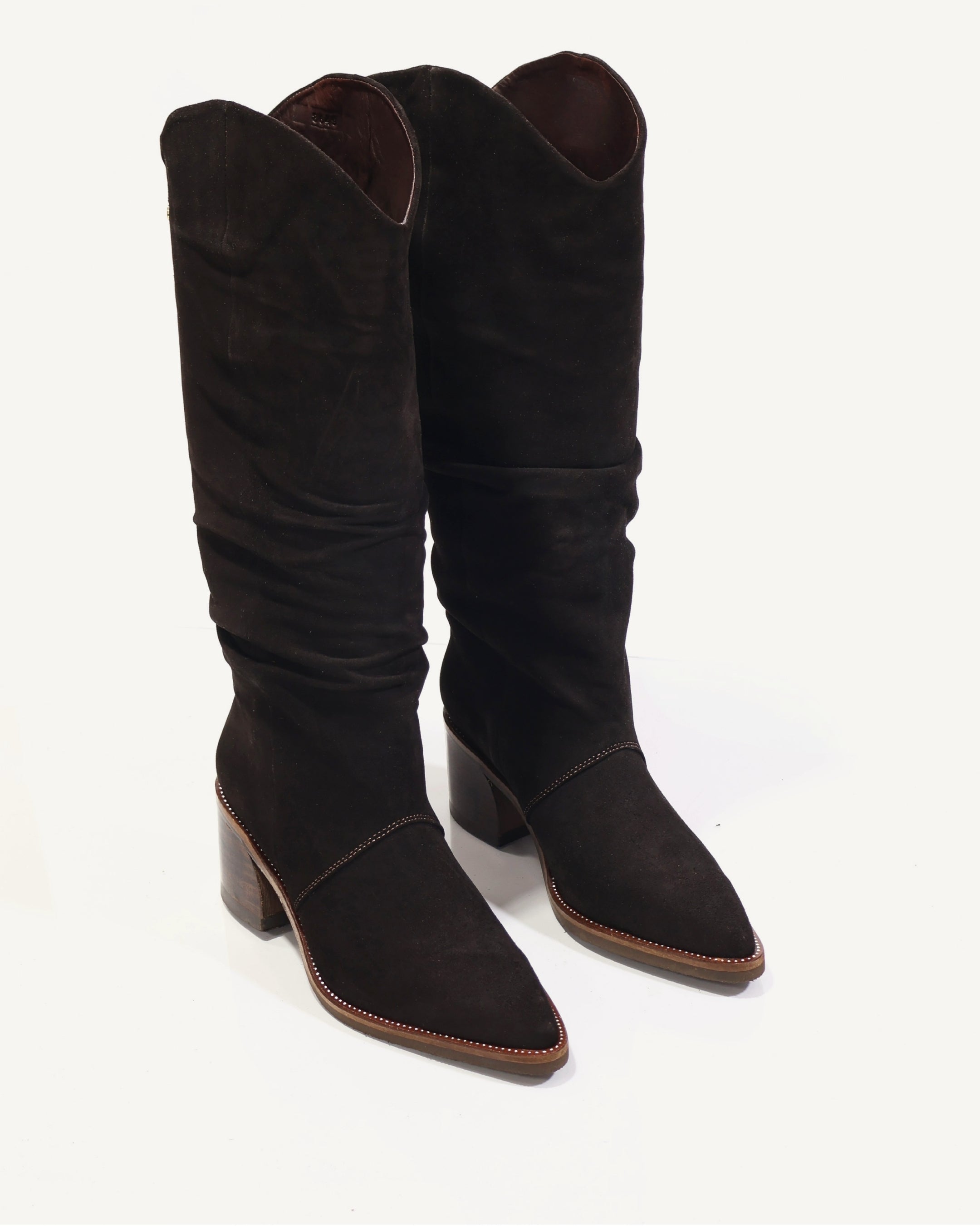 Botas en Cuero Ante con Efecto Slouchy y Silueta Texana Oana Chocolate - Antonina