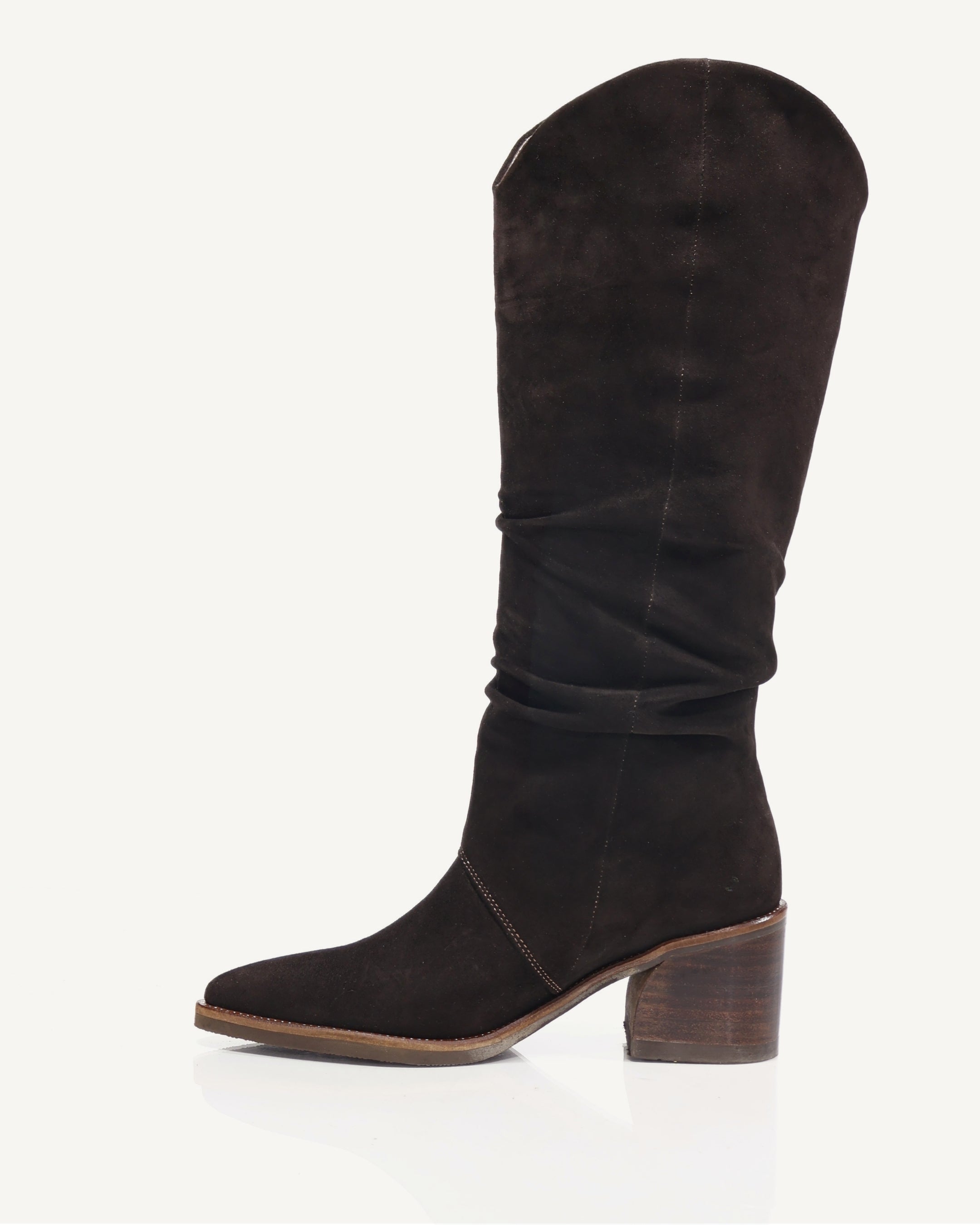 Botas en Cuero Ante con Efecto Slouchy y Silueta Texana Oana Chocolate - Antonina
