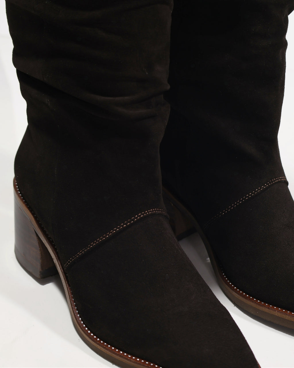 Botas en Cuero Ante con Efecto Slouchy y Silueta Texana Oana Chocolate - Antonina