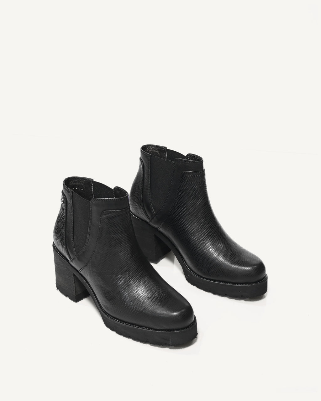Botines en Cuero Texturizado con Resorte Pier Negro - Antonina