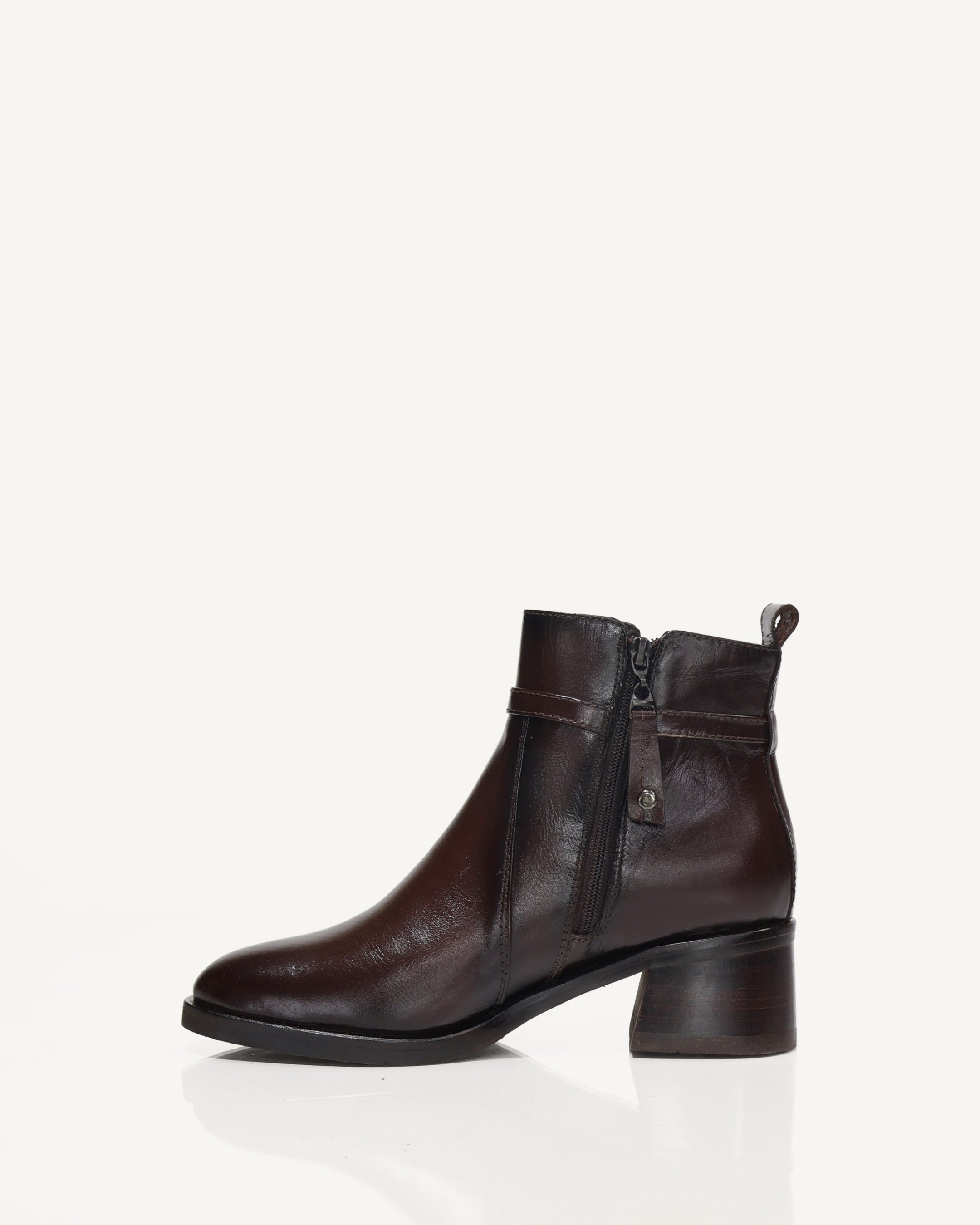 Botines en Cuero con Herraje Quito Coñac - Antonina