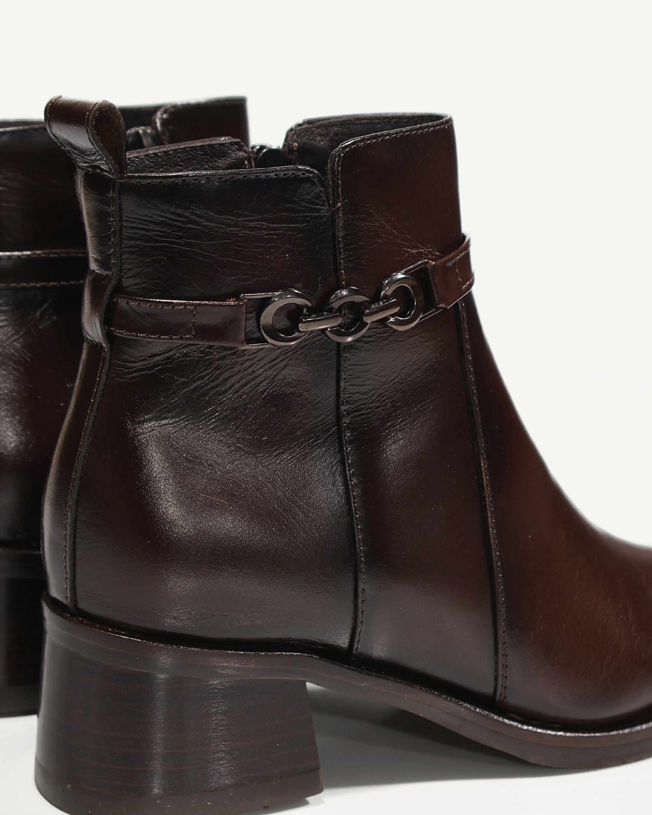 Botines en Cuero con Herraje Quito Coñac - Antonina