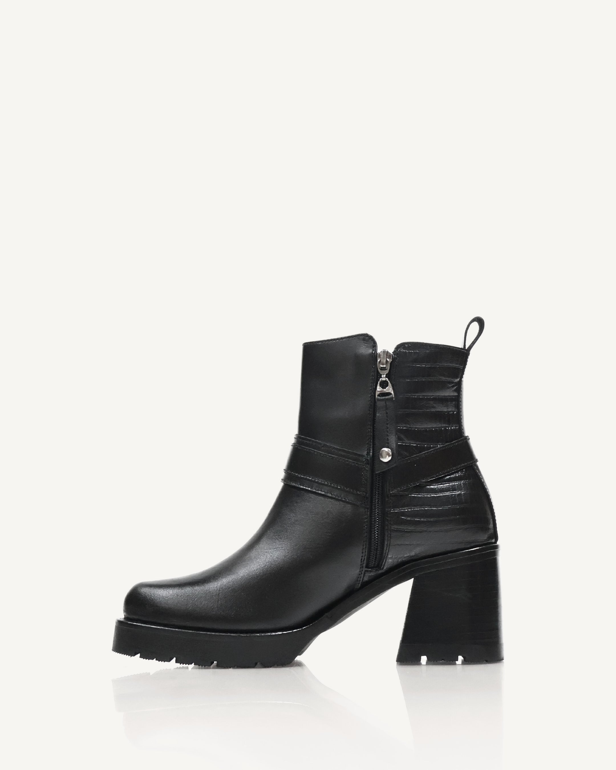 Botines en Cuero con Correa de Lujo Rami Negro - Antonina