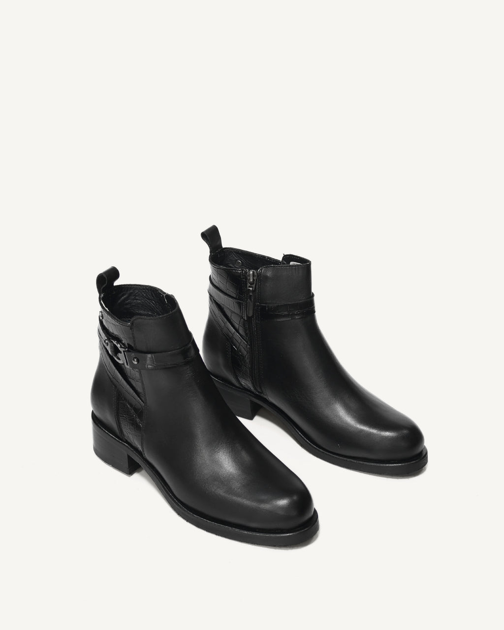 Botines en Cuero con Herraje de Lujo Roma Negro - Antonina