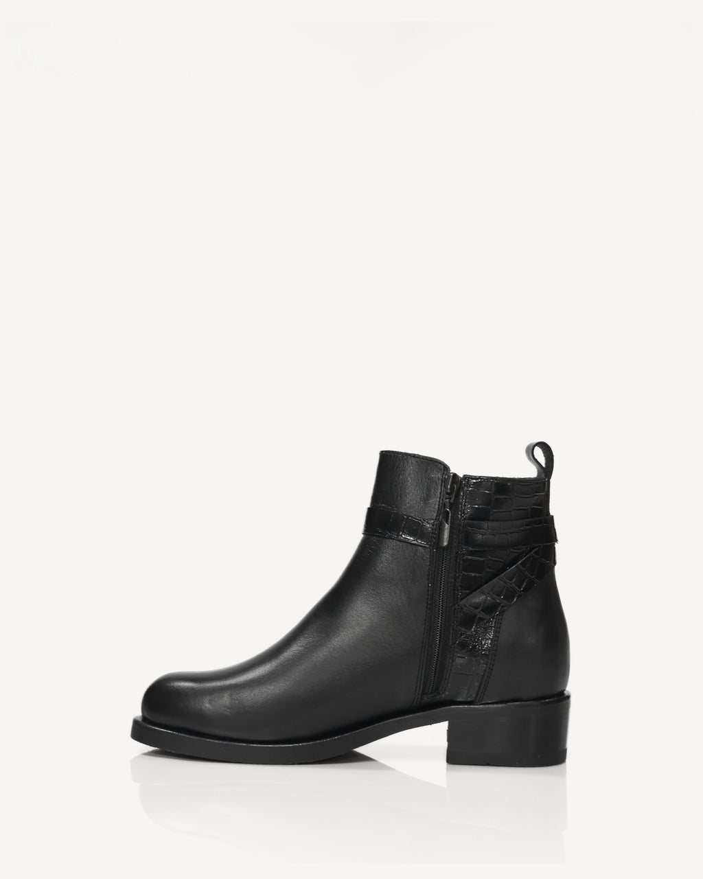 Botines en Cuero con Herraje de Lujo Roma Negro - Antonina