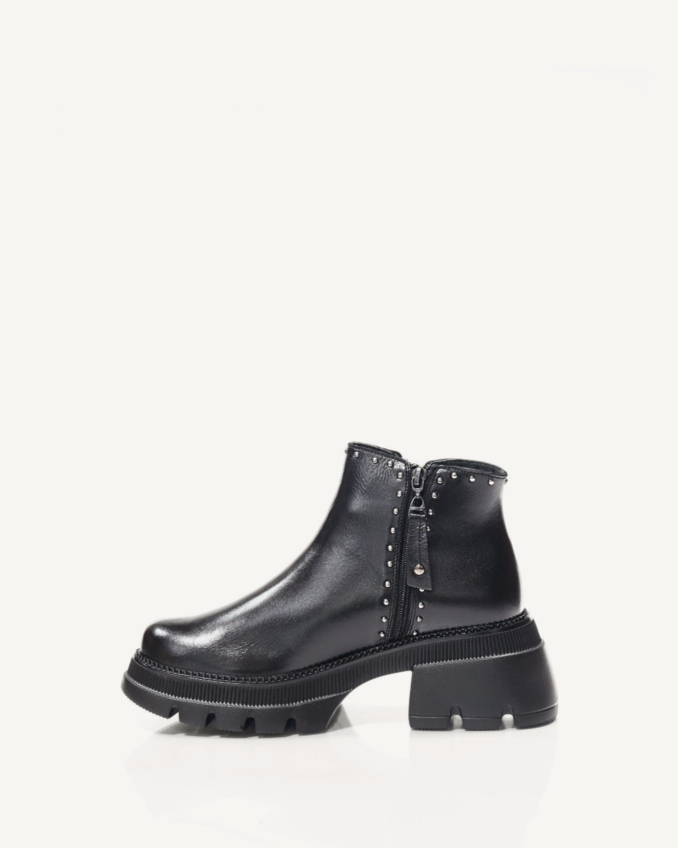 Botines en Cuero Sofía Negro