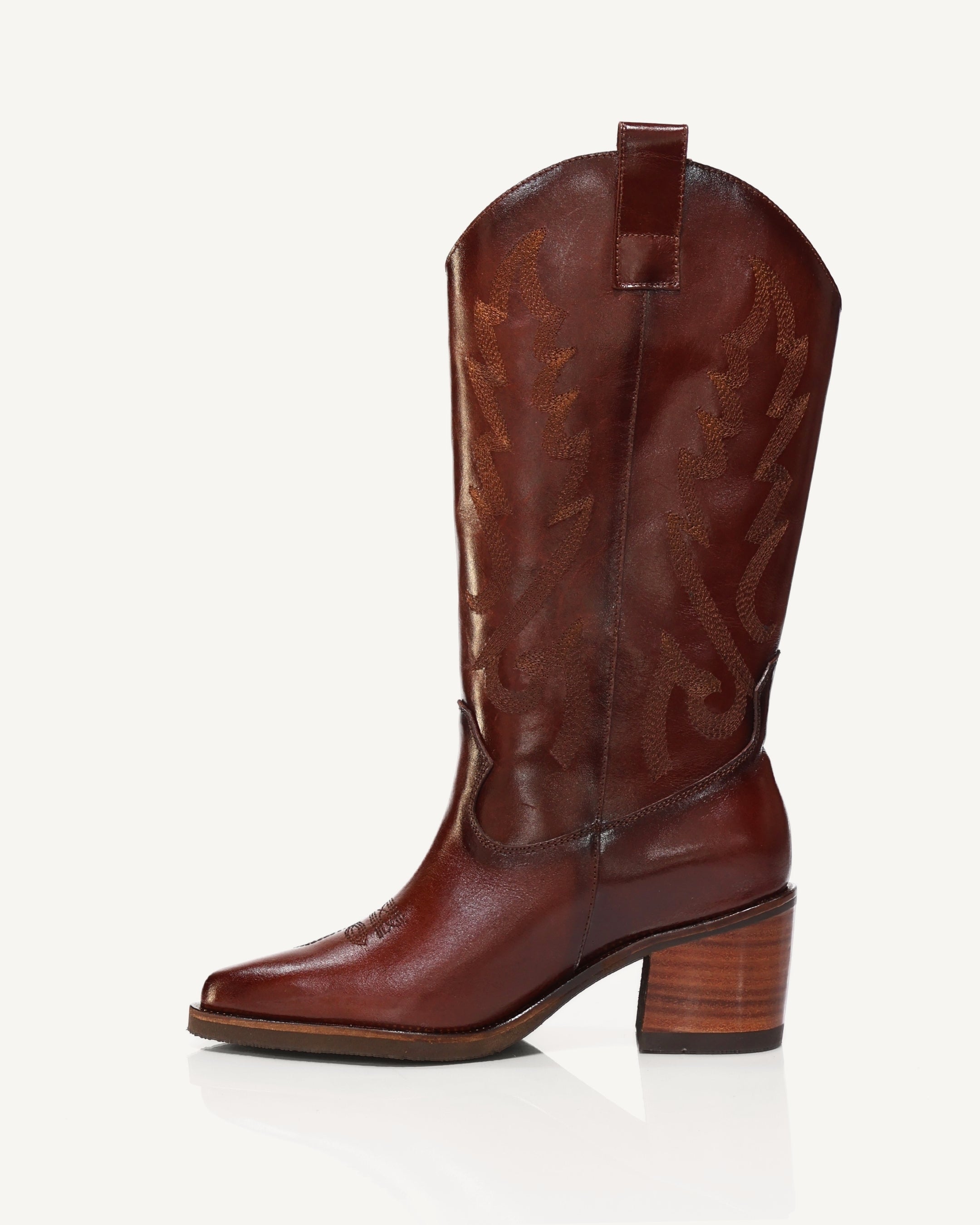 Botas Texanas Caña Media-Alta en Cuero con Bordado a Tono Sonora Miel - Antonina